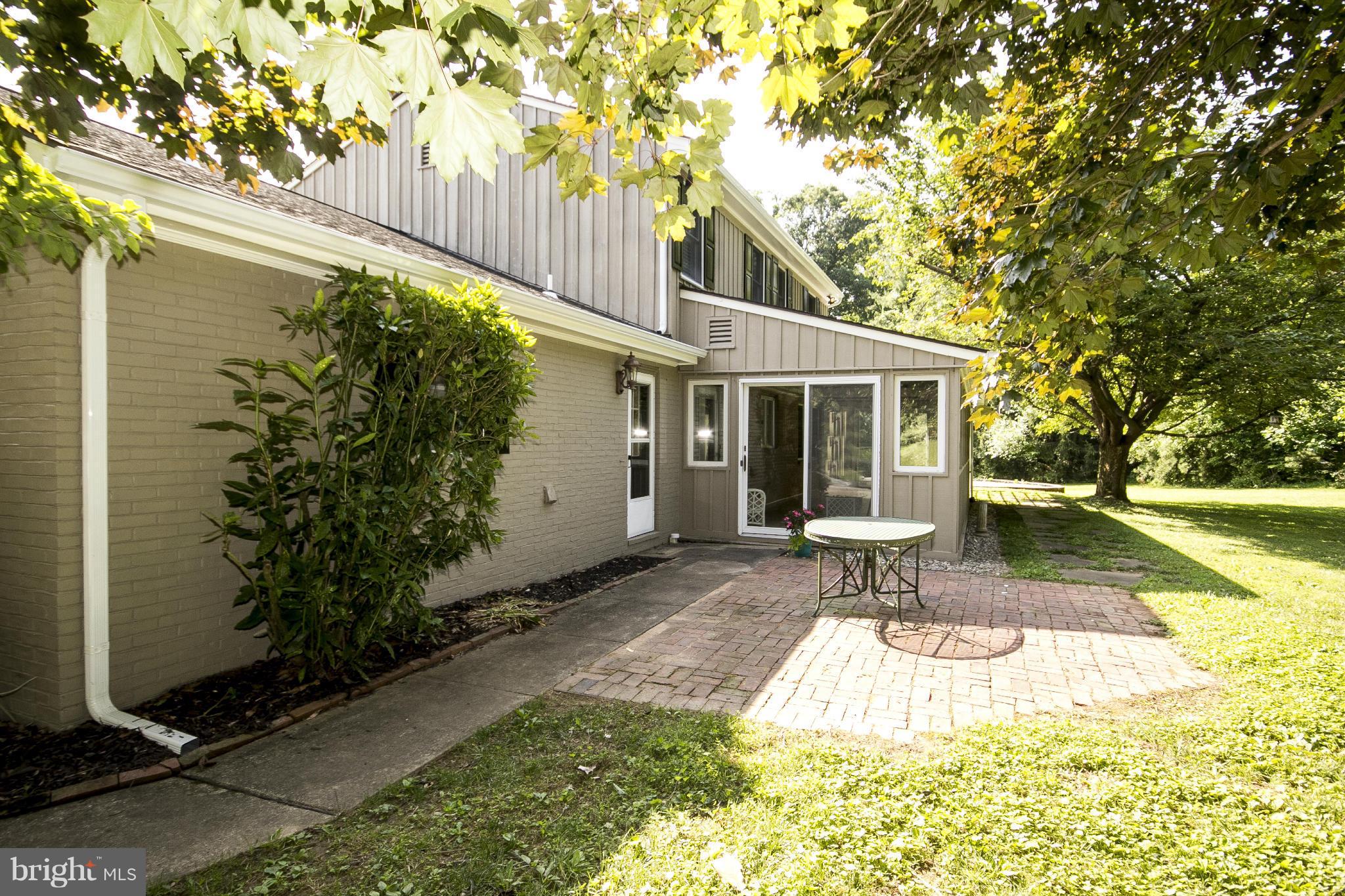 QUAKER HILLS - Residential