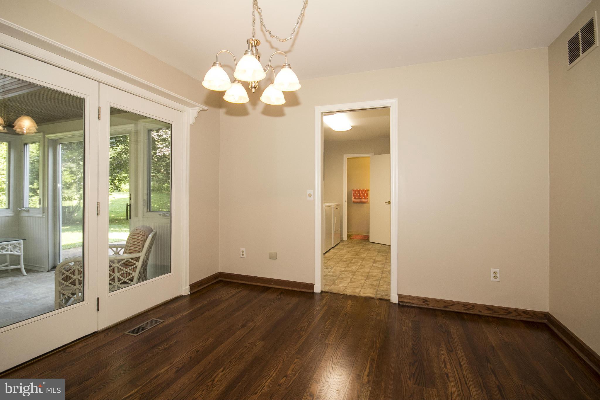 QUAKER HILLS - Residential