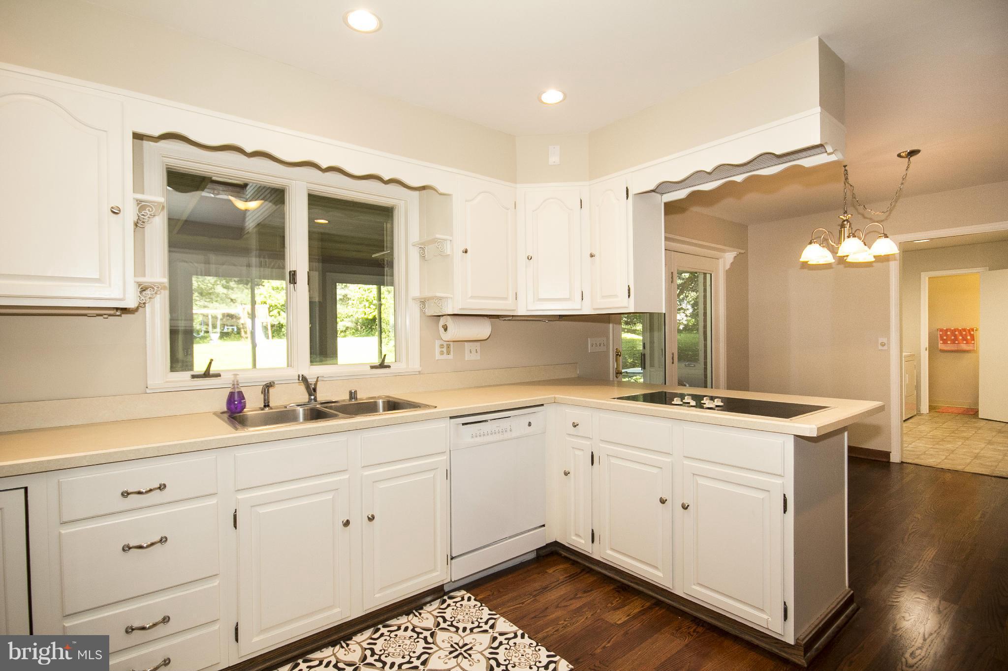 QUAKER HILLS - Residential