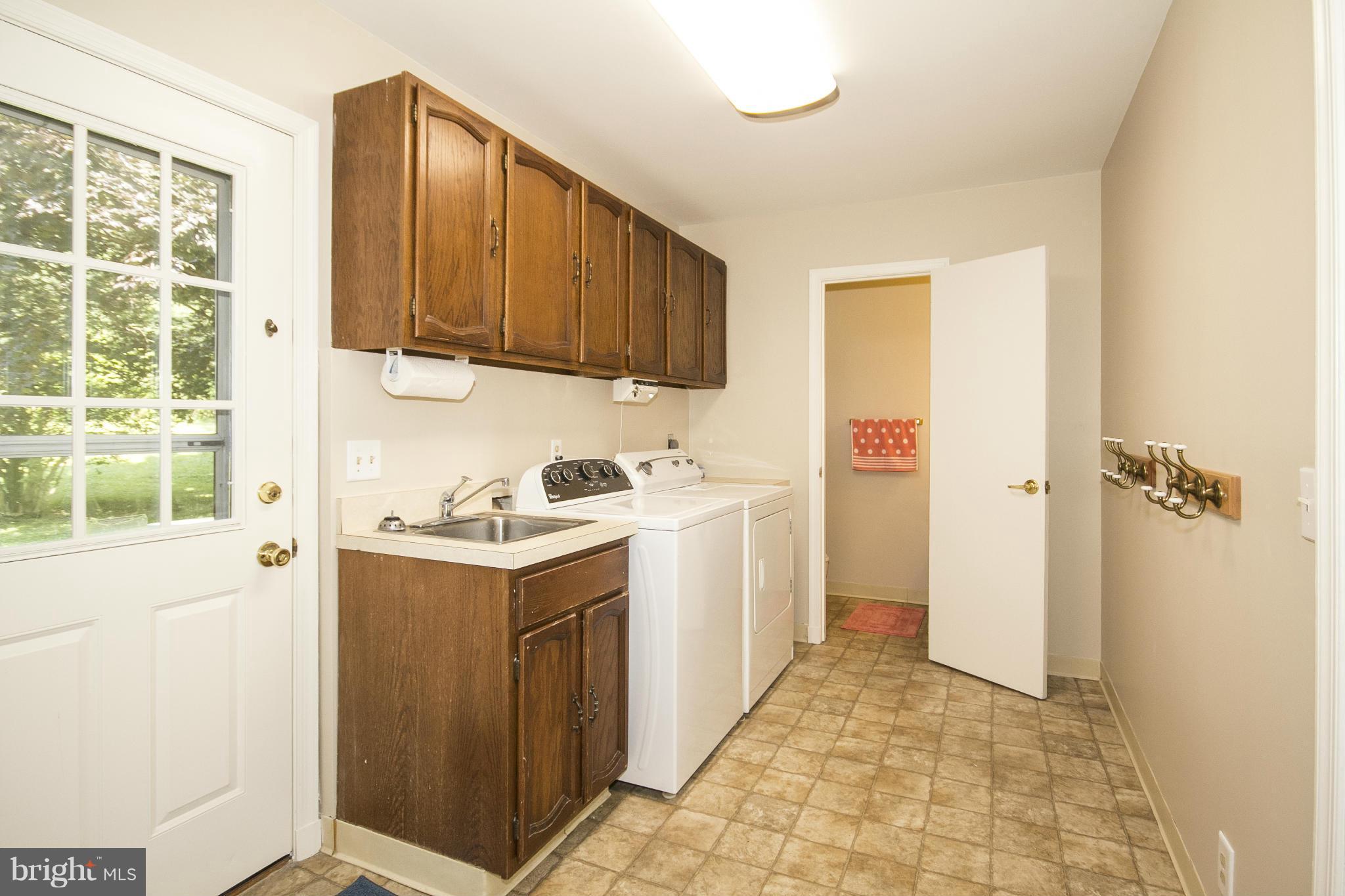 QUAKER HILLS - Residential