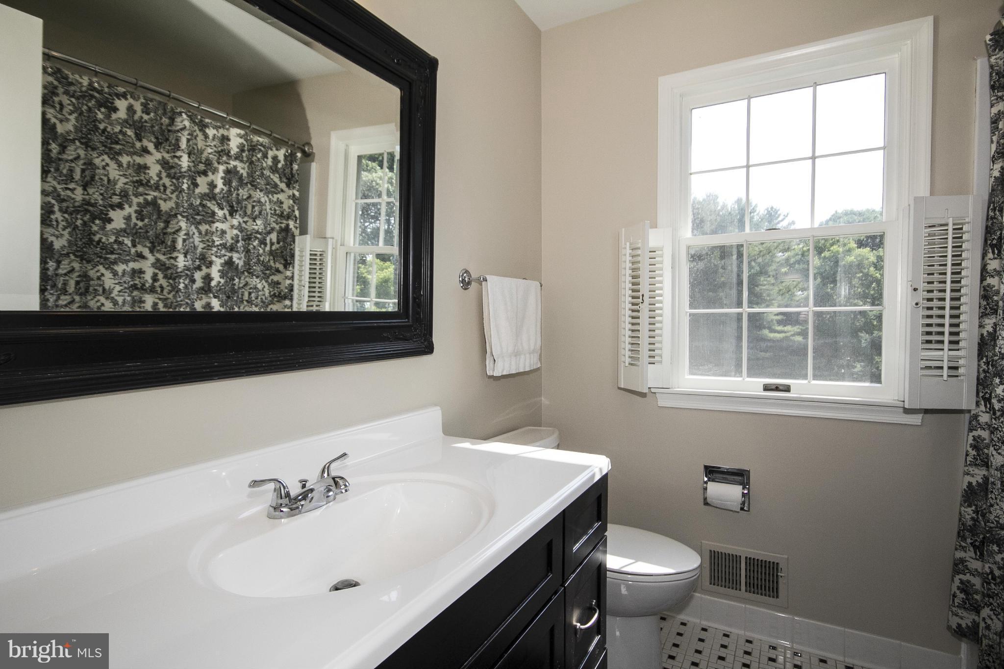 QUAKER HILLS - Residential