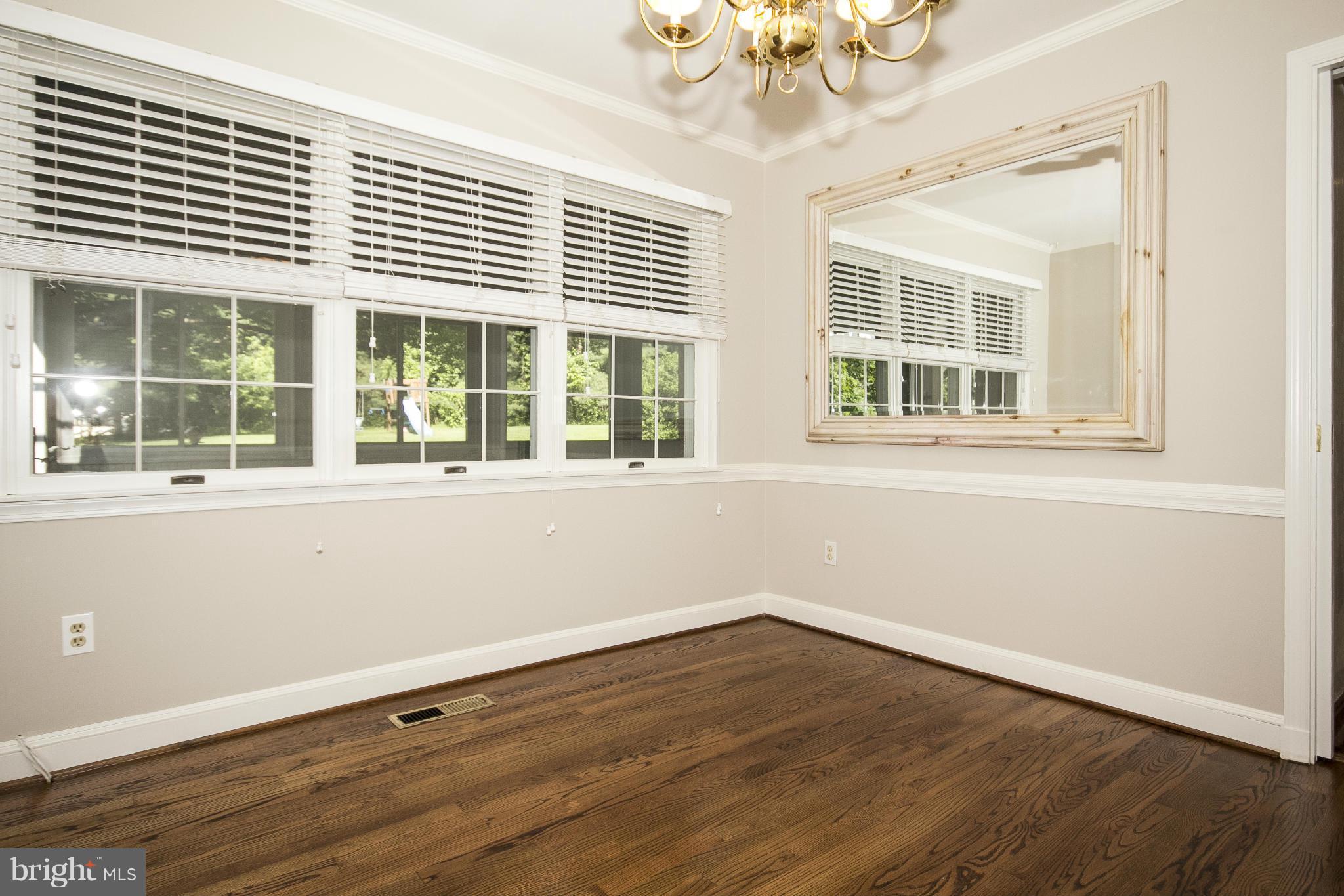 QUAKER HILLS - Residential