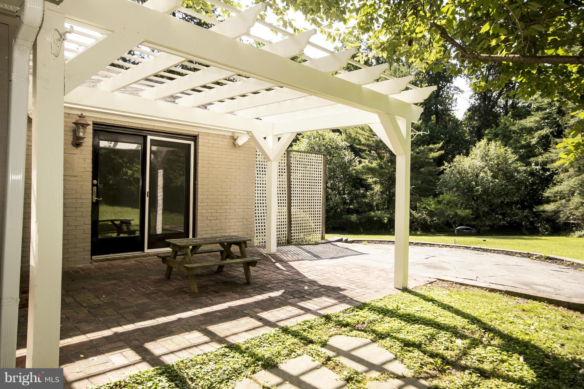 QUAKER HILLS - Residential