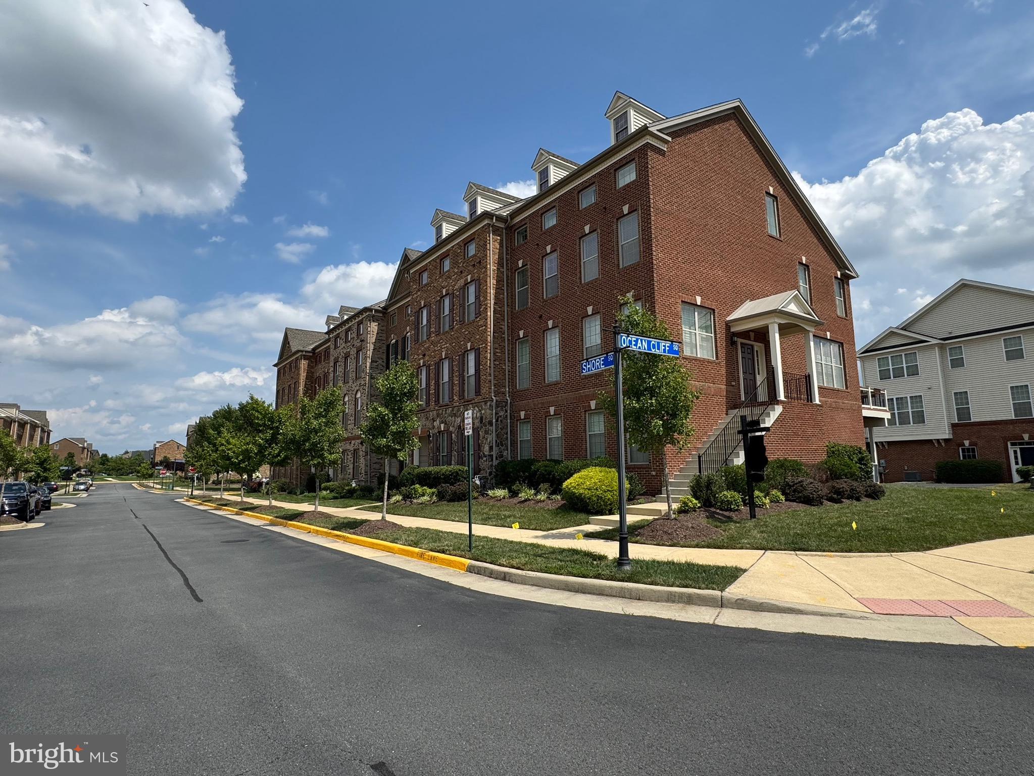 43117 SHORE SQUARE