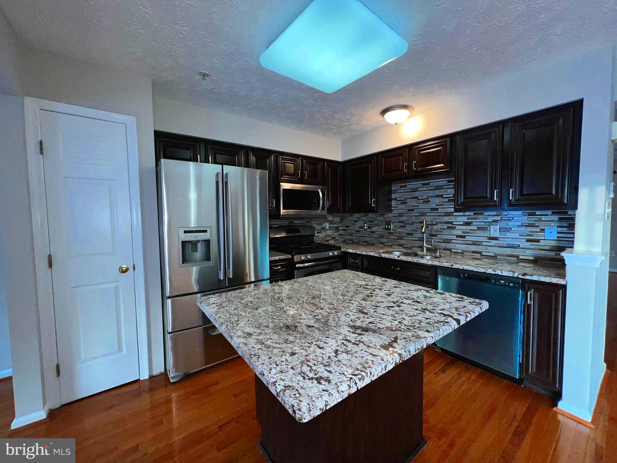 COLLEGE - Residential