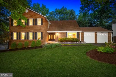Photo of 1501 Laurel Hill Road, VIENNA, VA 22182 (MLS # VAFX2305964)