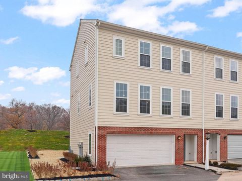 Townhouse For Sale - 4110 Leroy Drive<br/> MECHANICSBURG, PA 17055