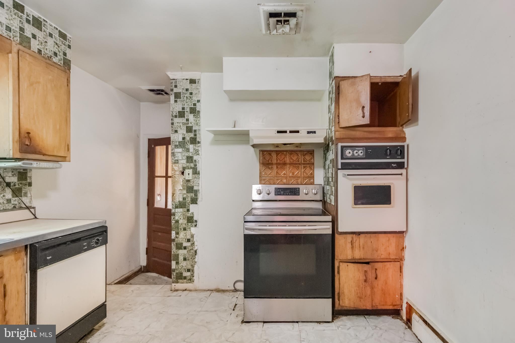 5114 WOODLAND BOULEVARD