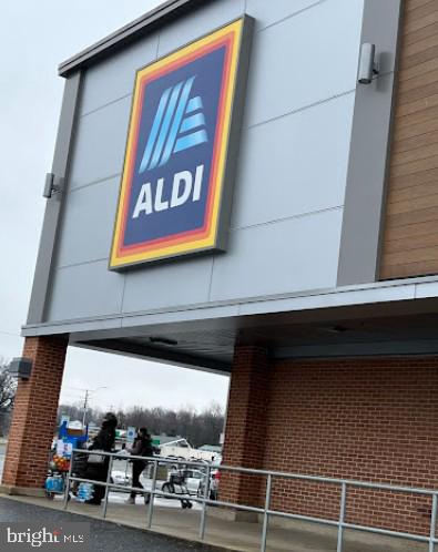 BARNABY MANOR OAKS - Residential