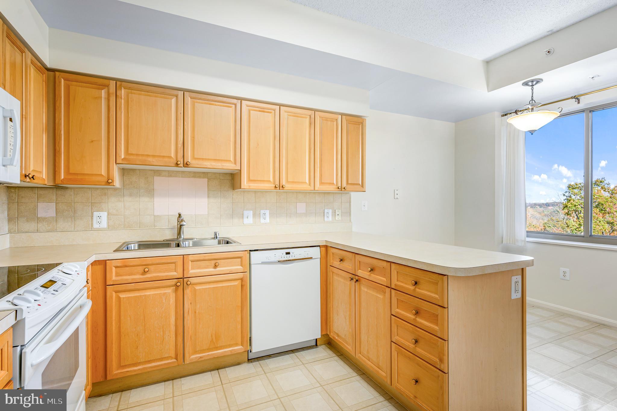 LANSDOWNE WOODS - Residential Lease