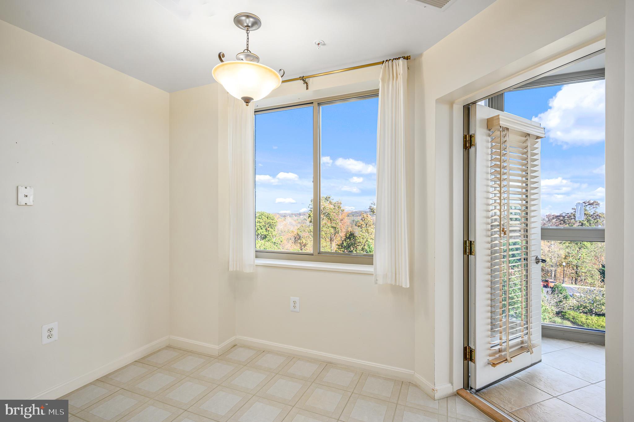 LANSDOWNE WOODS - Residential Lease