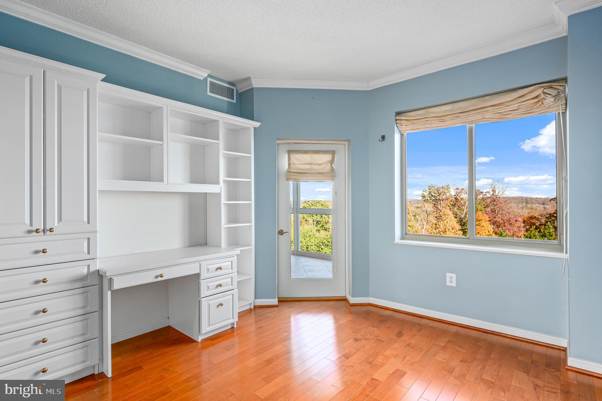 LANSDOWNE WOODS - Residential Lease