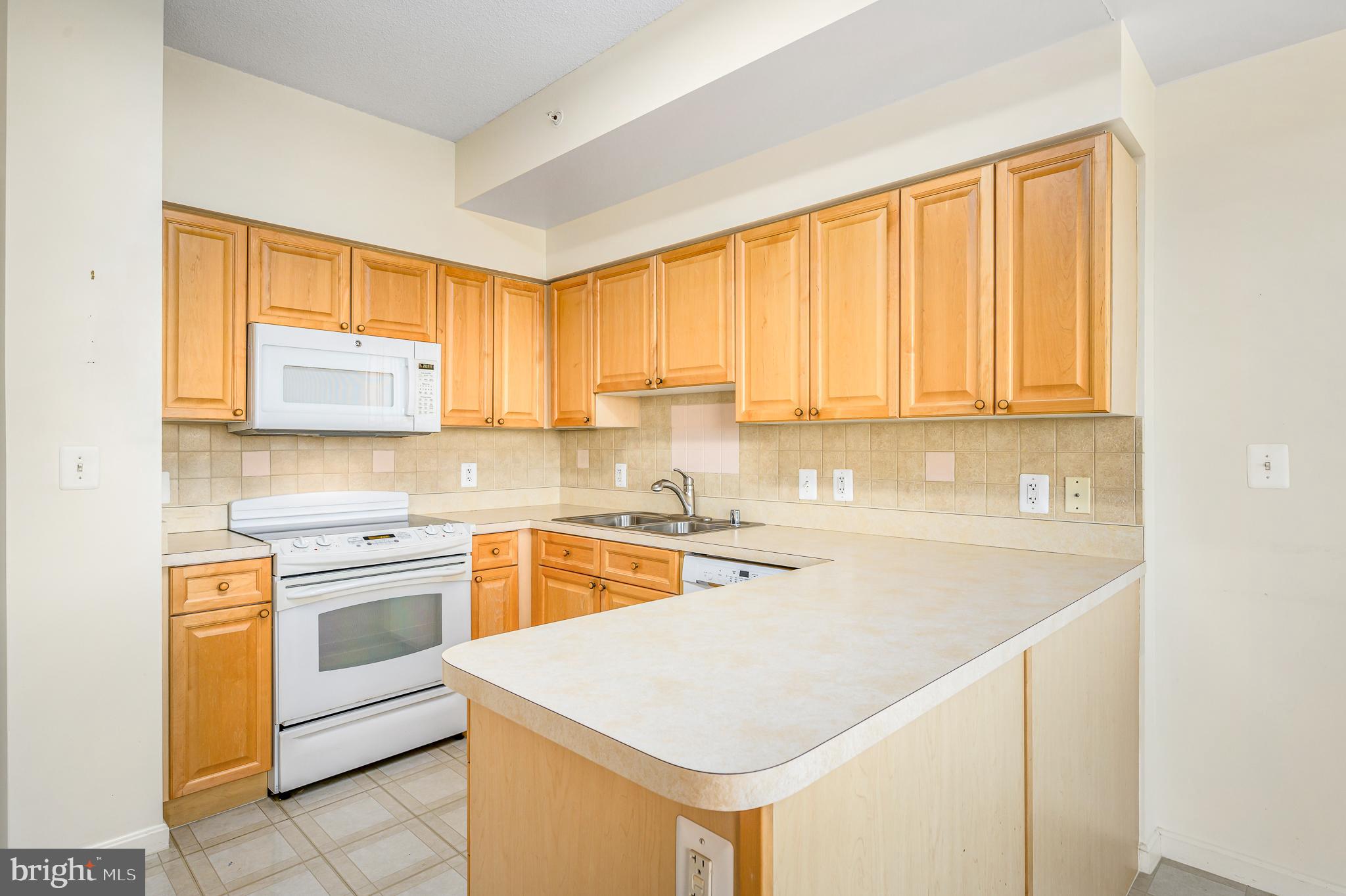 LANSDOWNE WOODS - Residential Lease