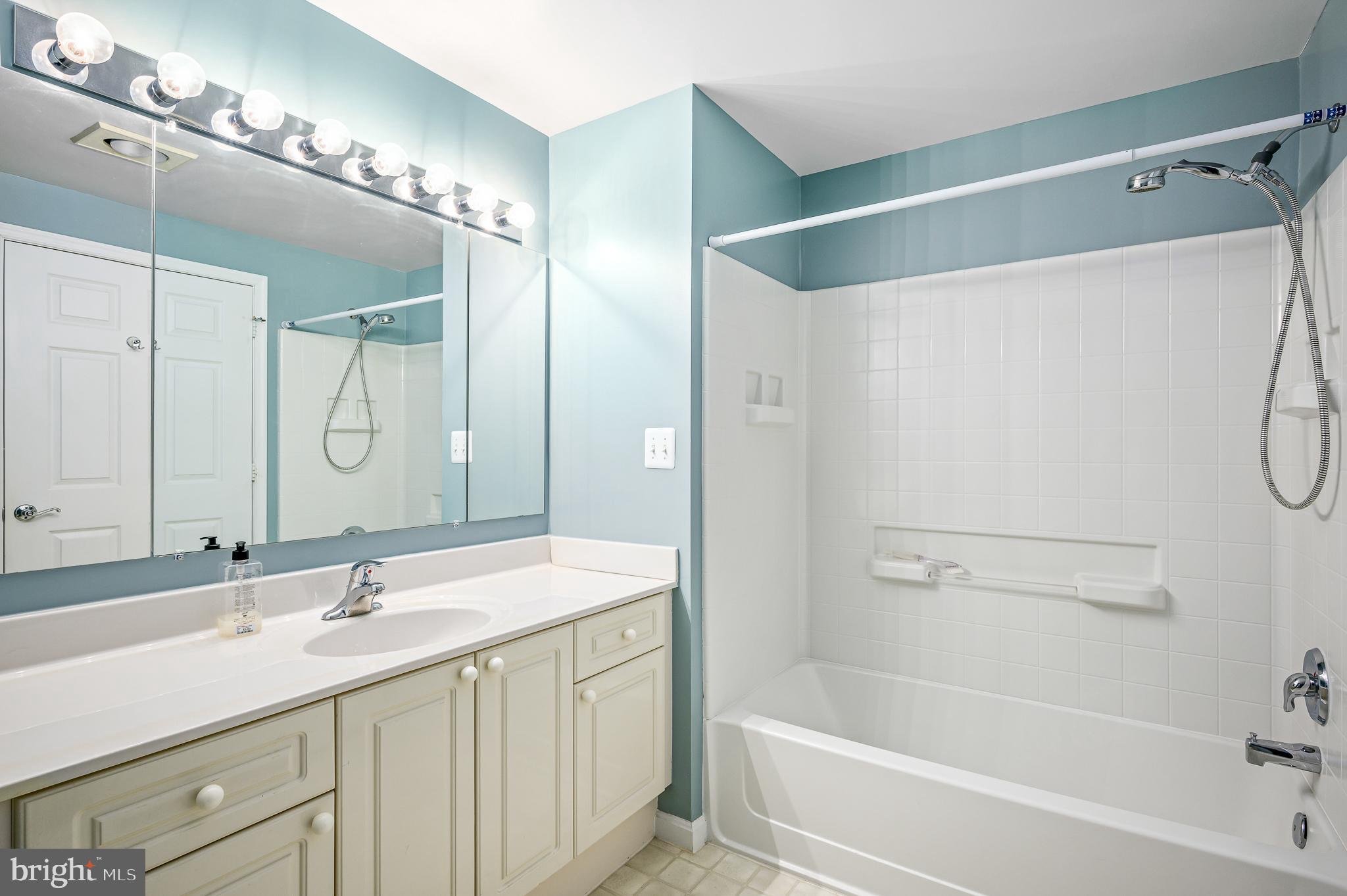 LANSDOWNE WOODS - Residential Lease