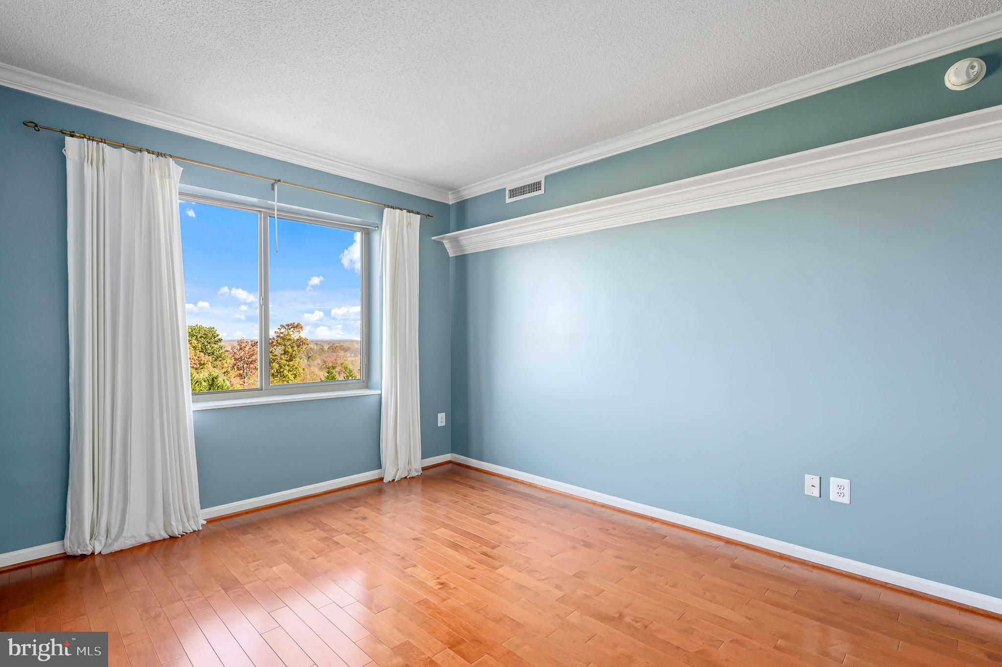 LANSDOWNE WOODS - Residential Lease