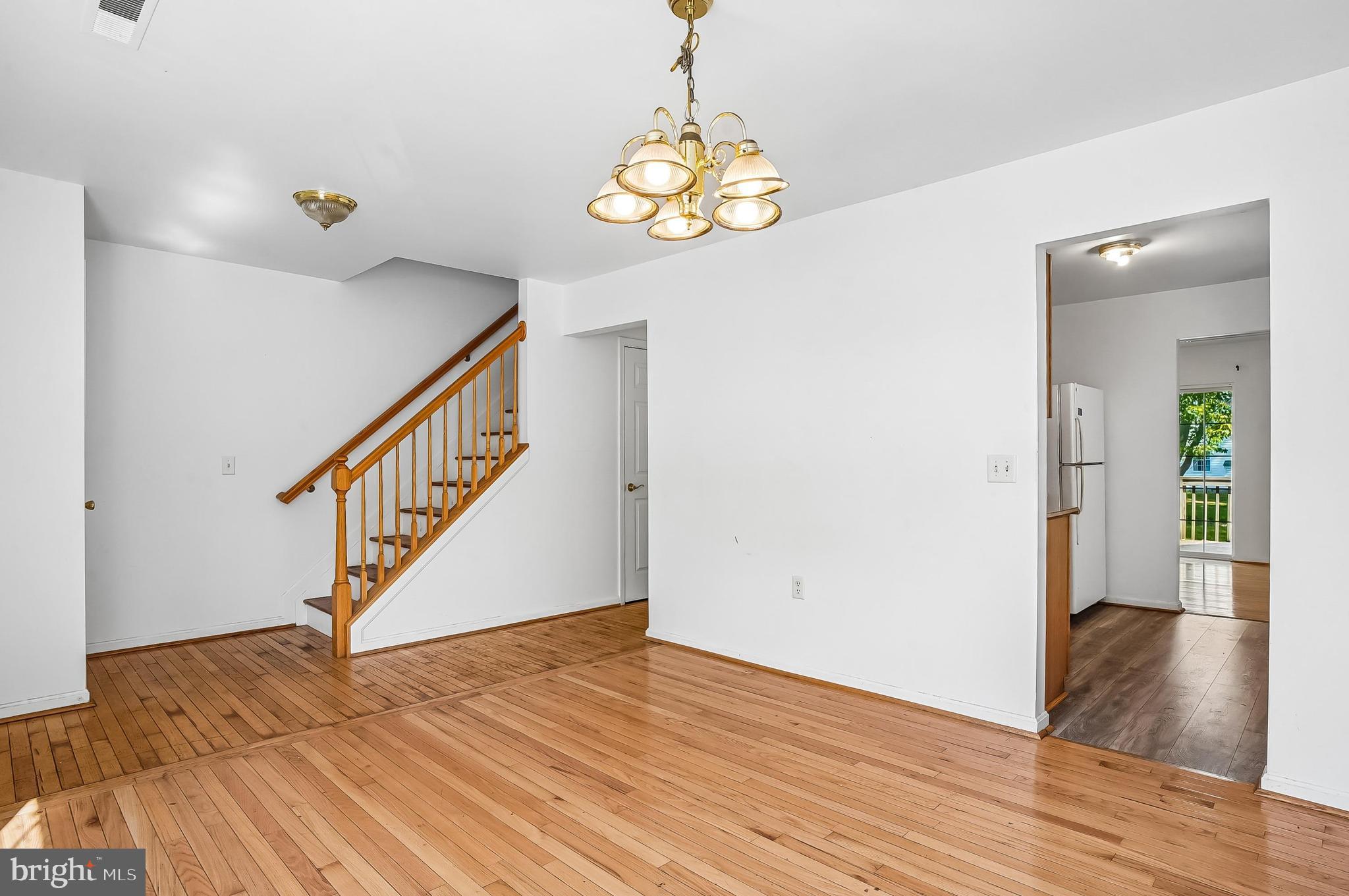1025 DUNDEE COURT