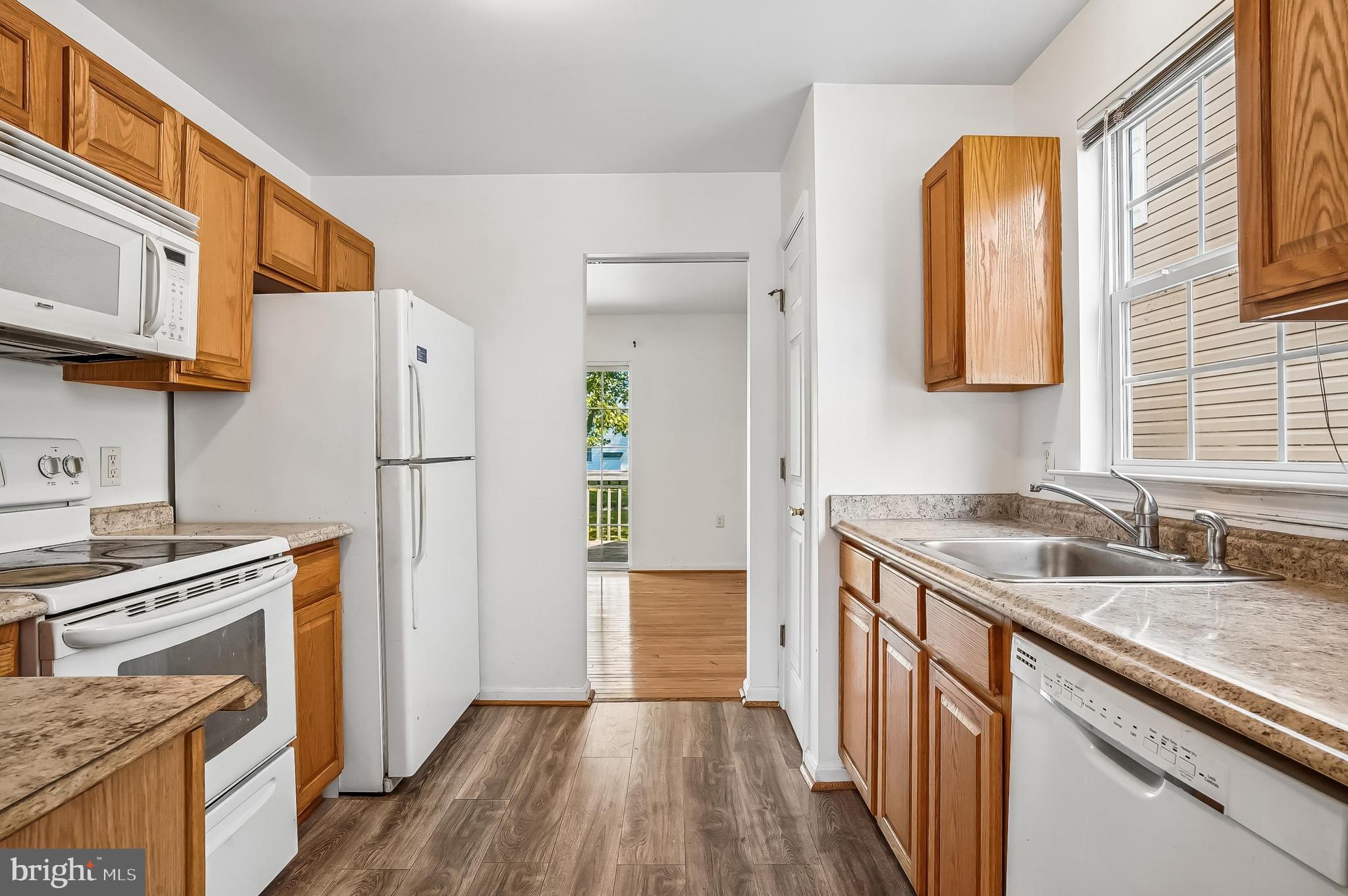 1025 DUNDEE COURT