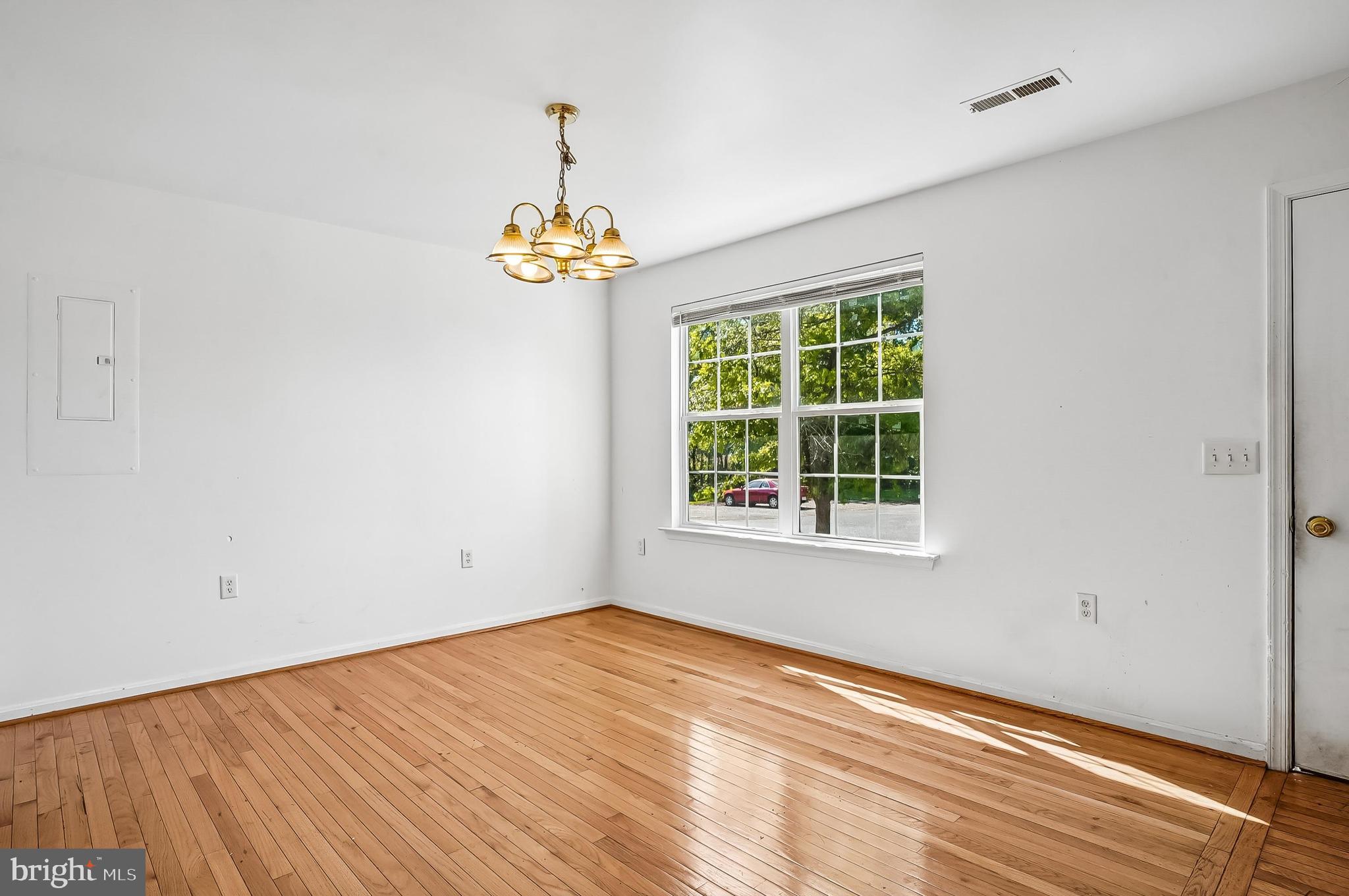 1025 DUNDEE COURT