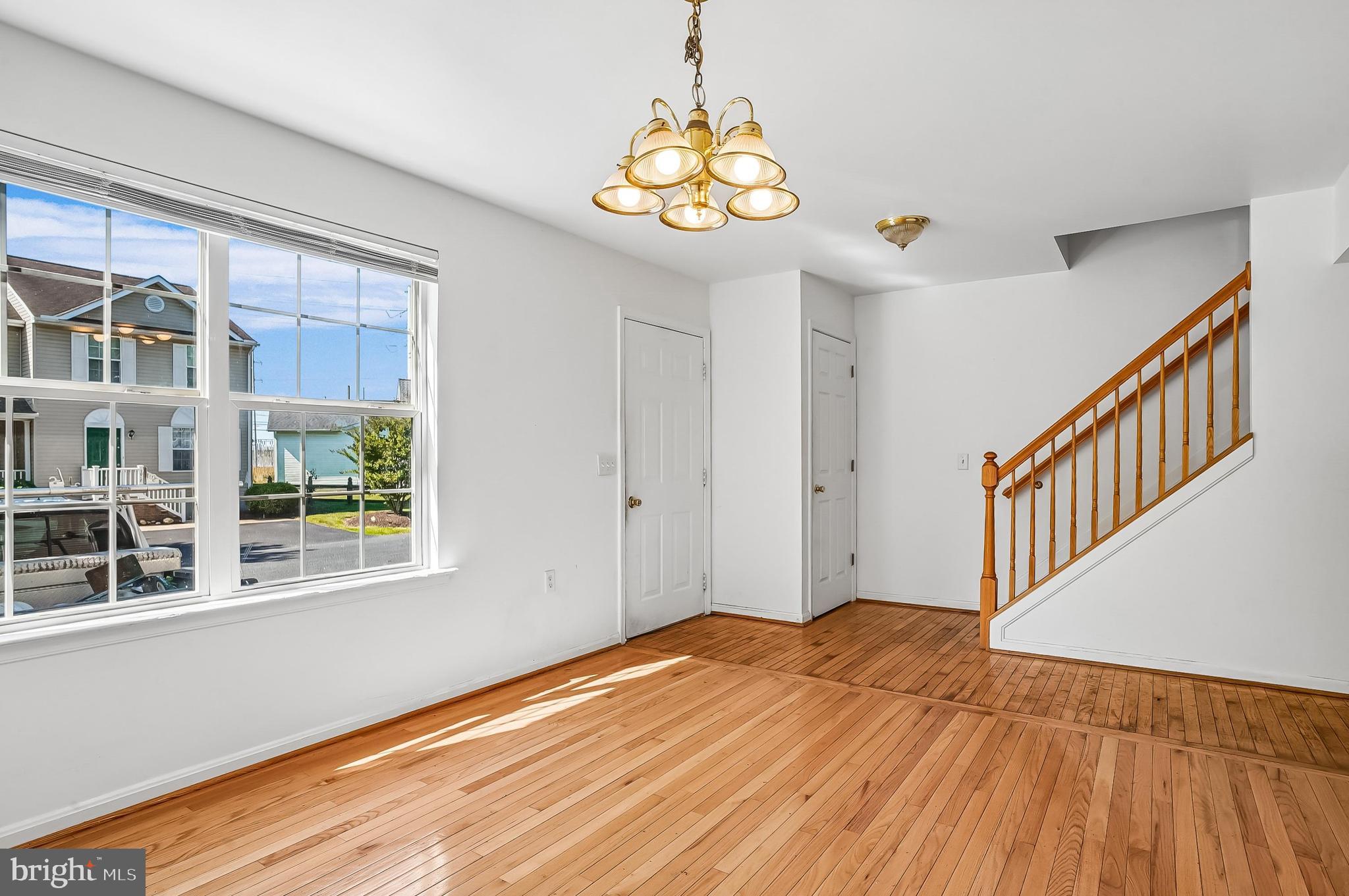 1025 DUNDEE COURT