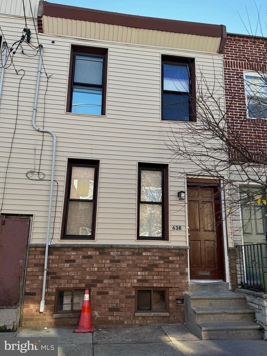 Sale! 5% drop, Come check this out and make an offer...For investment this could be a 7% return!
Great 3 bedroom home on the border of Dickinson Narrows - very convenient to local supermarkets and a 12 minute walk to Passyunk Square restaurants. 
This block in between 6th and 7th Streets is great and wide enough for parking on one side and cars to travel through.  
First floor has new floors throughout, has a large eat-in updated kitchen with new cabinets and access to a cute backyard. 
Three good sized bedrooms upstairs with a full bath that needs some updating. 
Full clean basement.