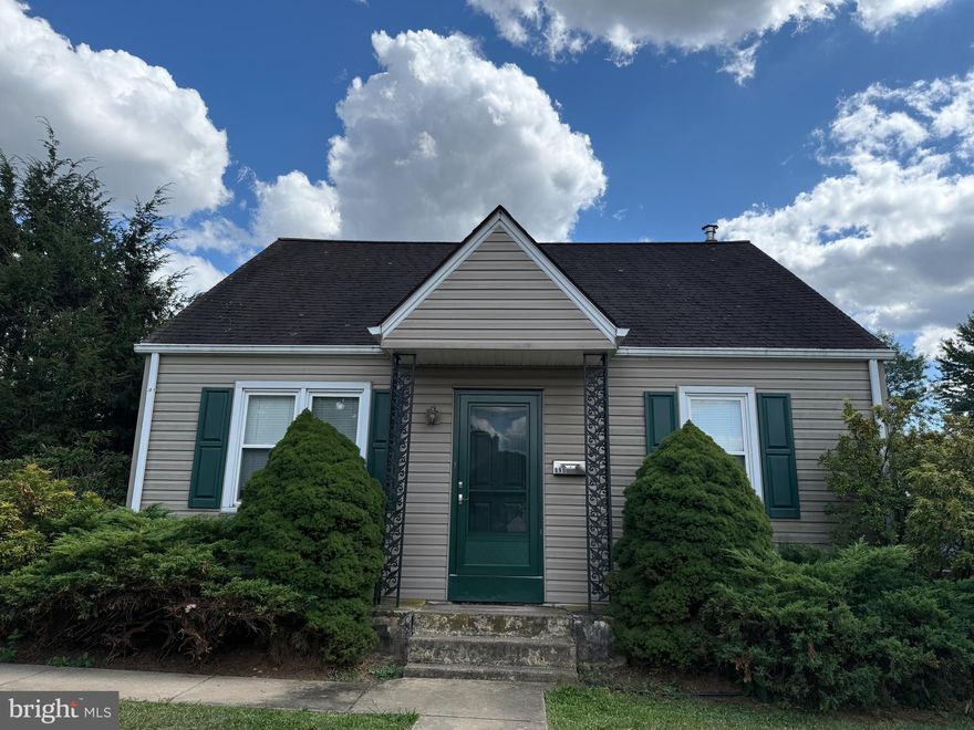 Cape Cod with Kitchen, Living Room, 3 Bedrooms, sitting room and 1 bath. Located in the North End of Pottstown. Near to schools, and private swimming club.   Convenient to Rt. 100 and Rt. 422.  Very affordable living.  Property in good condition.