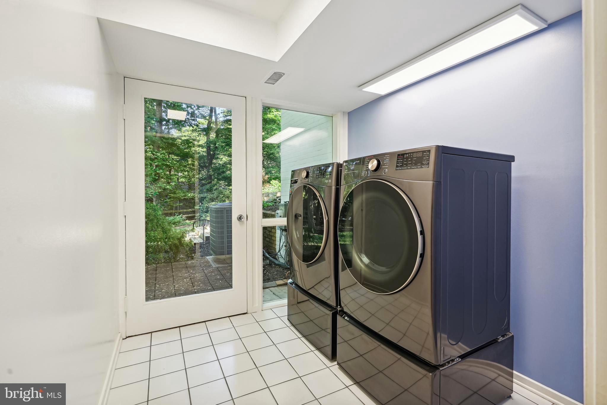 CARDEROCK SPRINGS - Residential