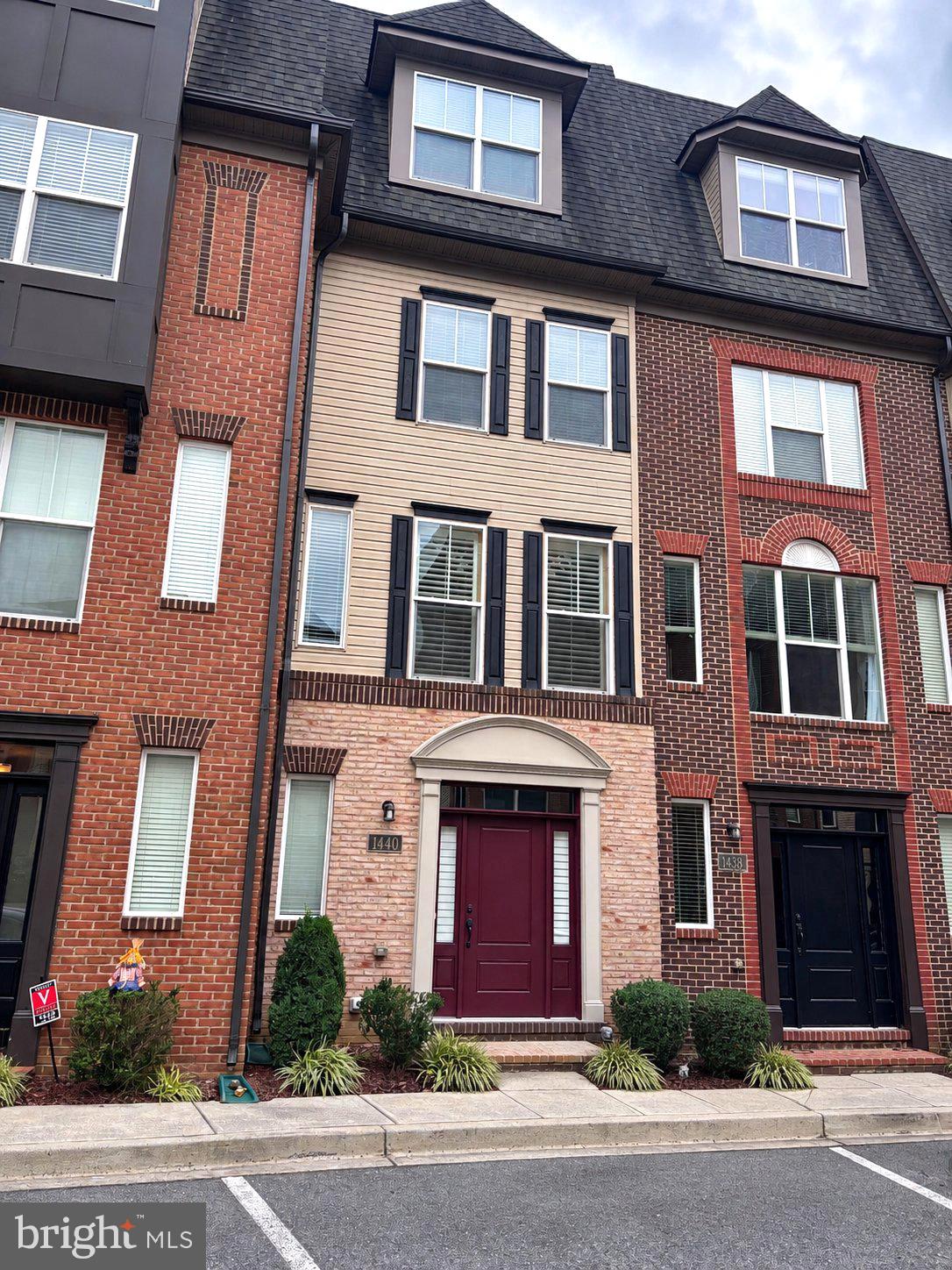 1440 TRAFALGAR LANE