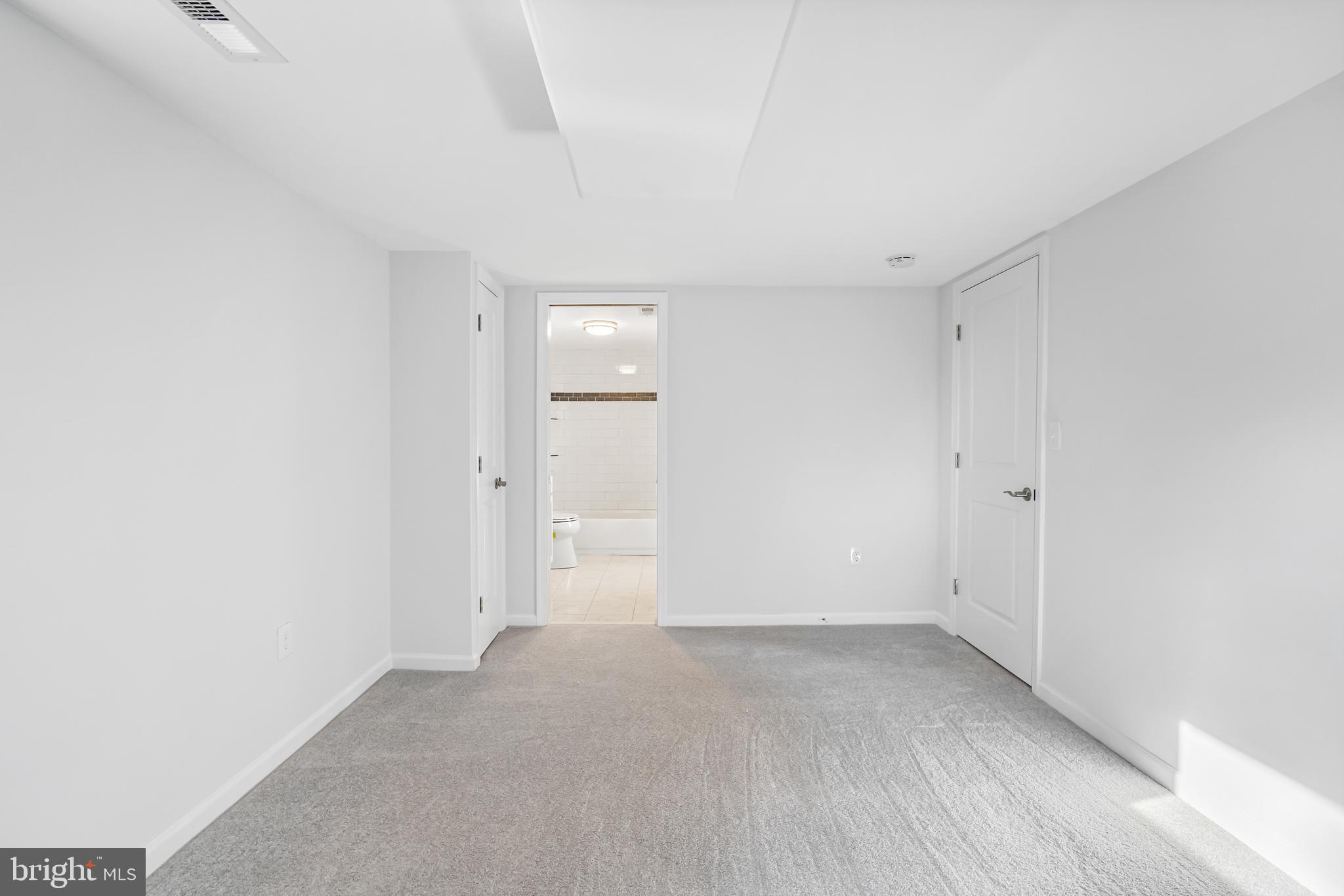 HAMPSTEAD - Residential