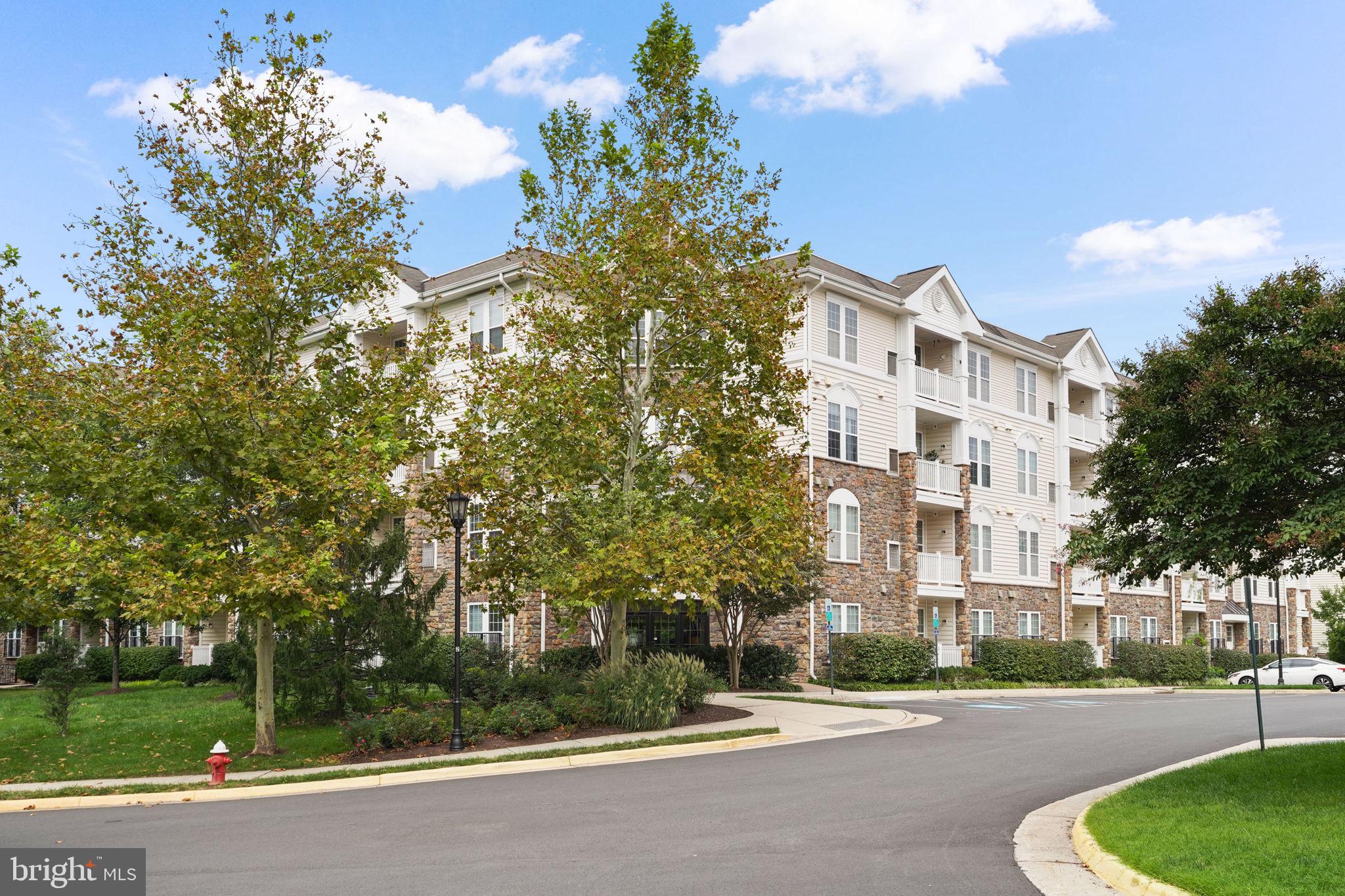 24701 BYRNE MEADOW SQUARE 211