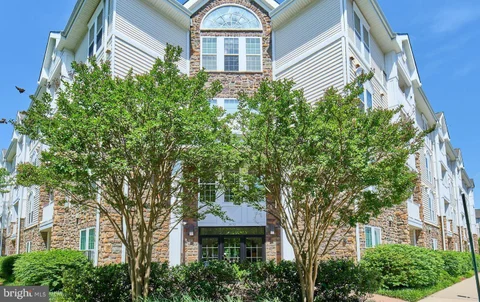 24701 Byrne Meadow Square Unit 211, Aldie, VA MLS: VALO2137380