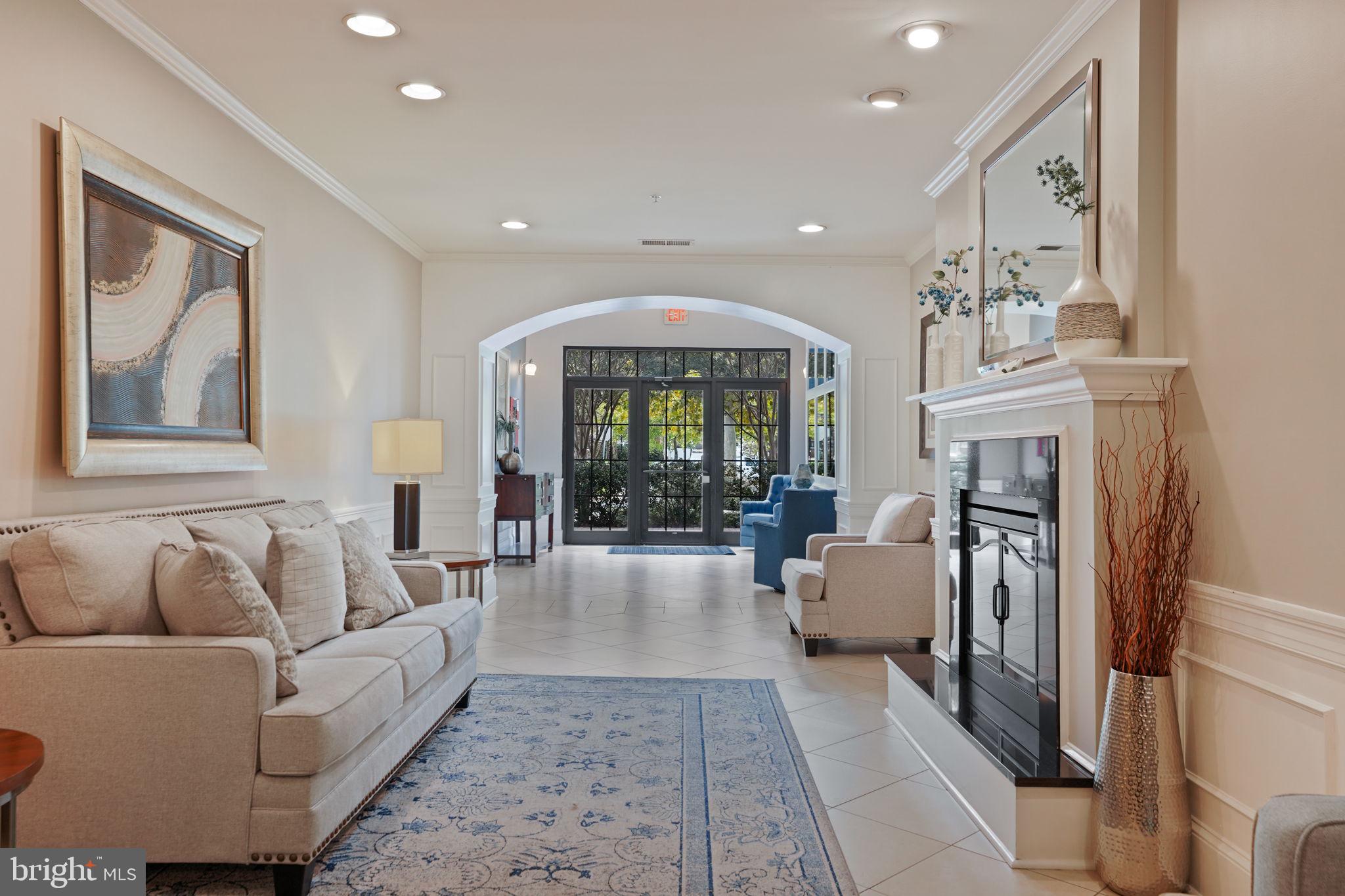 24701 BYRNE MEADOW SQUARE 211