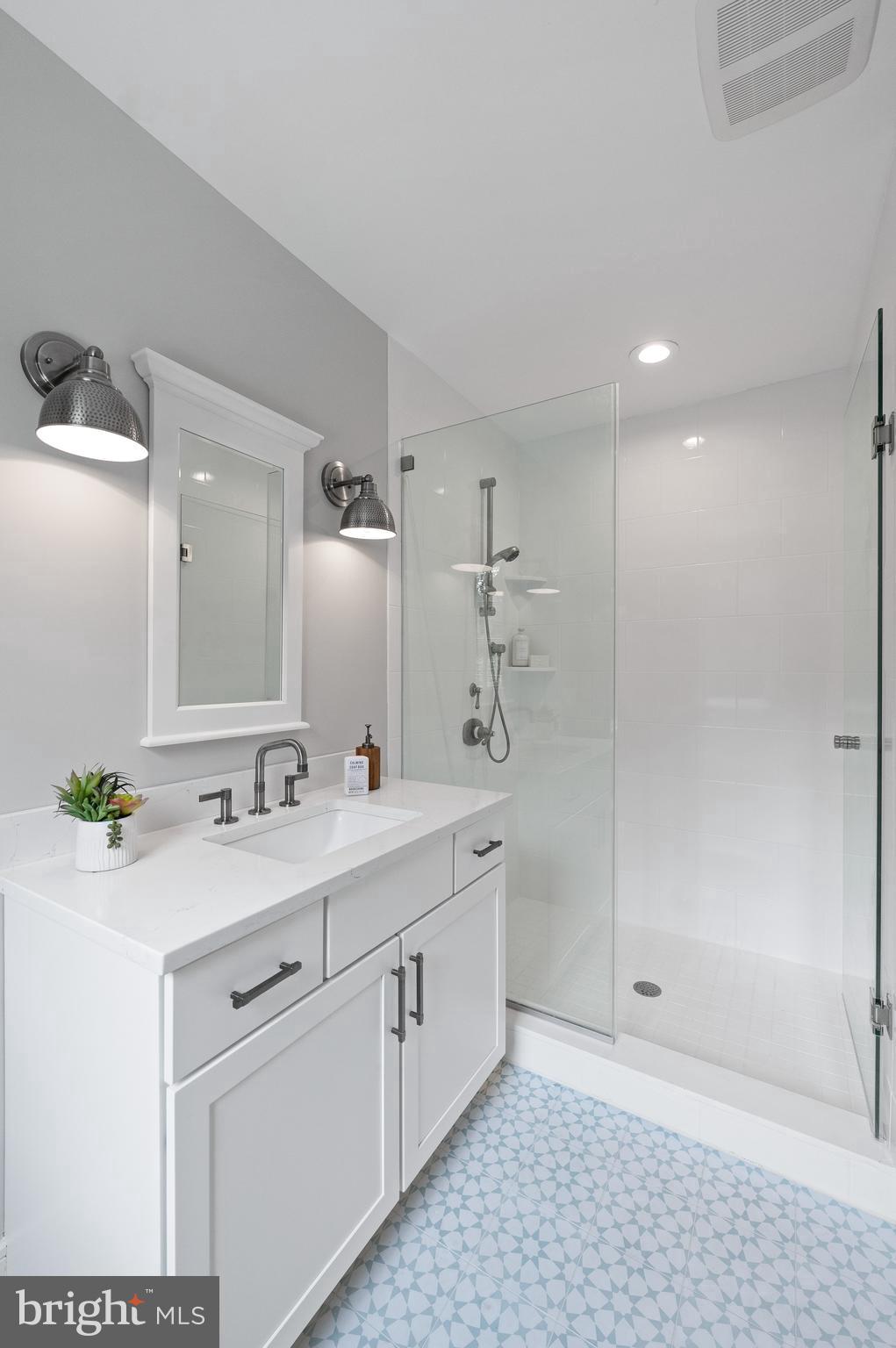 WHITE HORSE - Residential