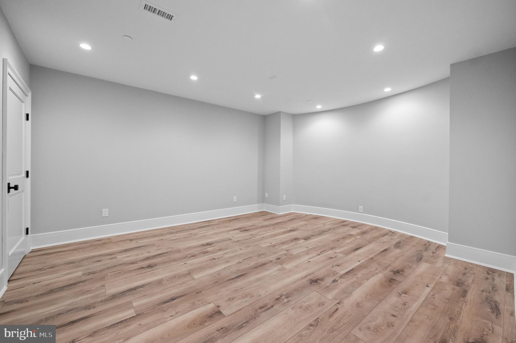 WHITE HORSE - Residential