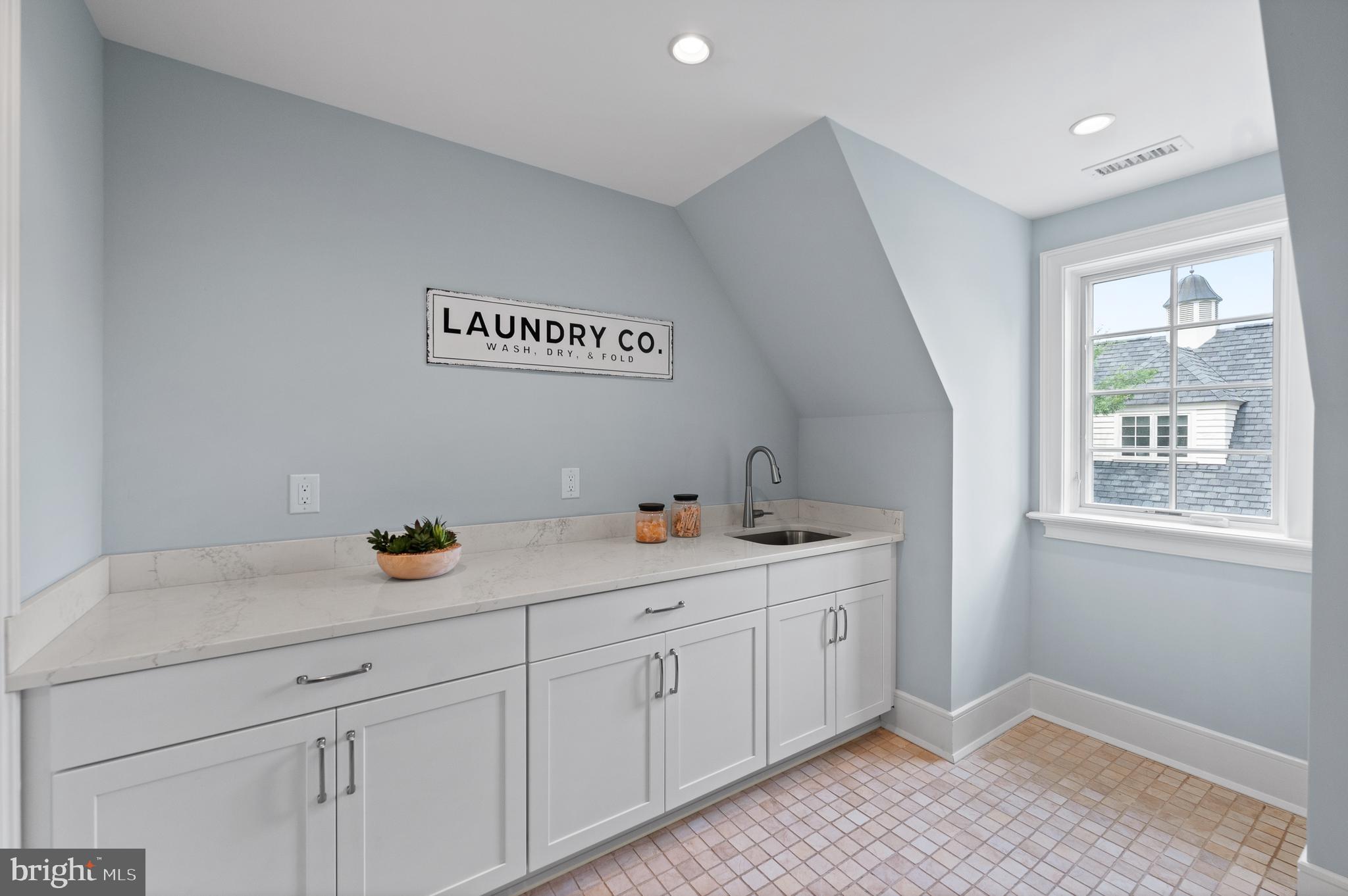 WHITE HORSE - Residential