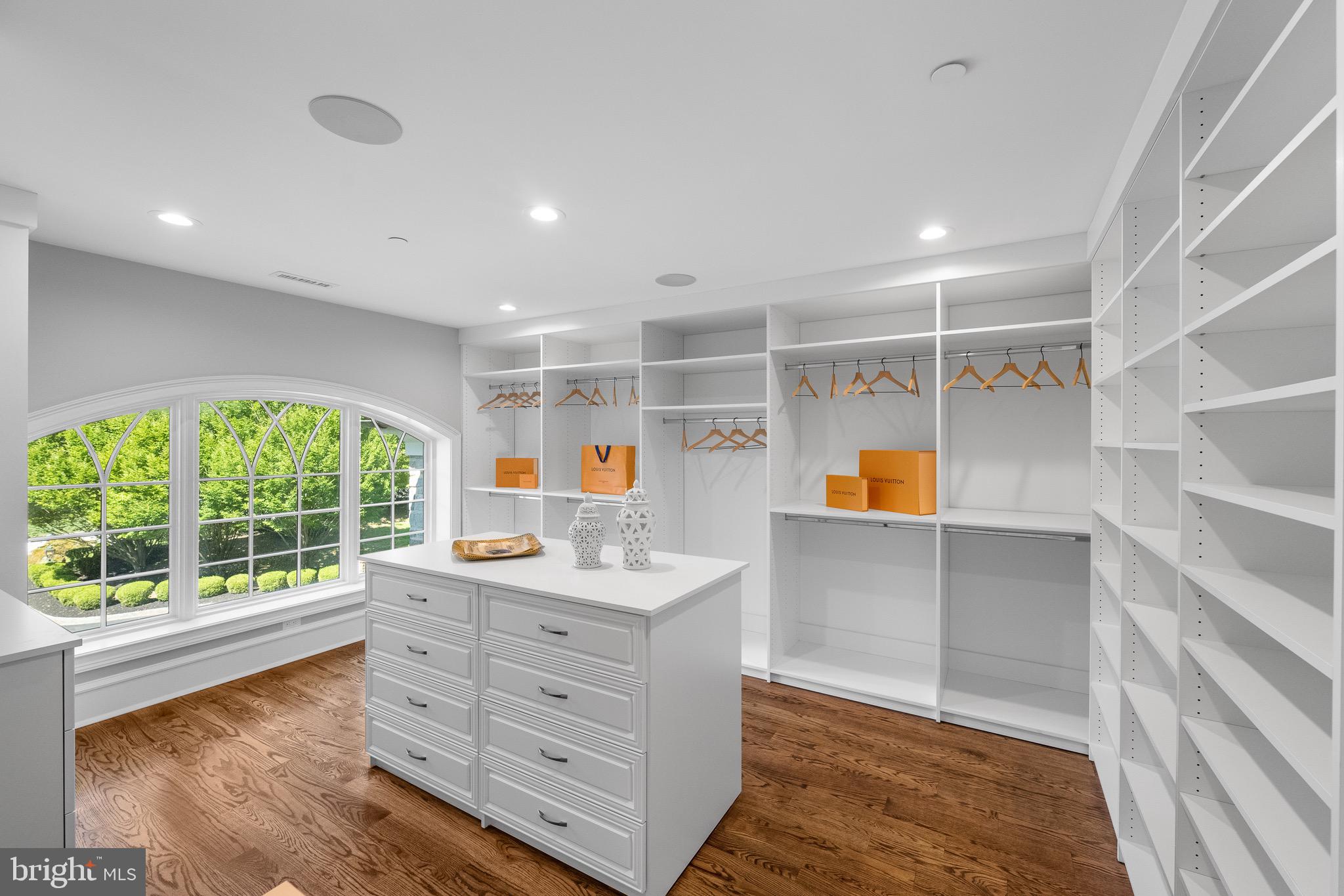 WHITE HORSE - Residential