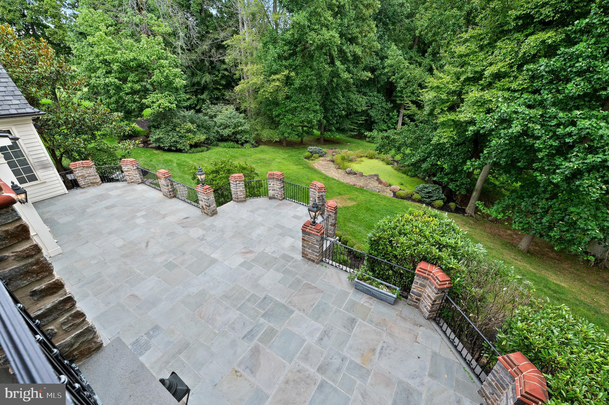 WHITE HORSE - Residential