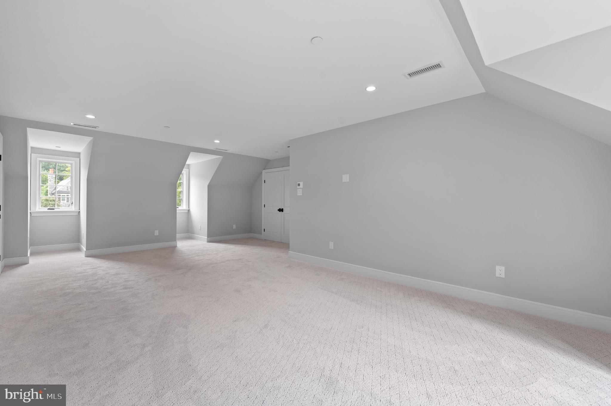 WHITE HORSE - Residential