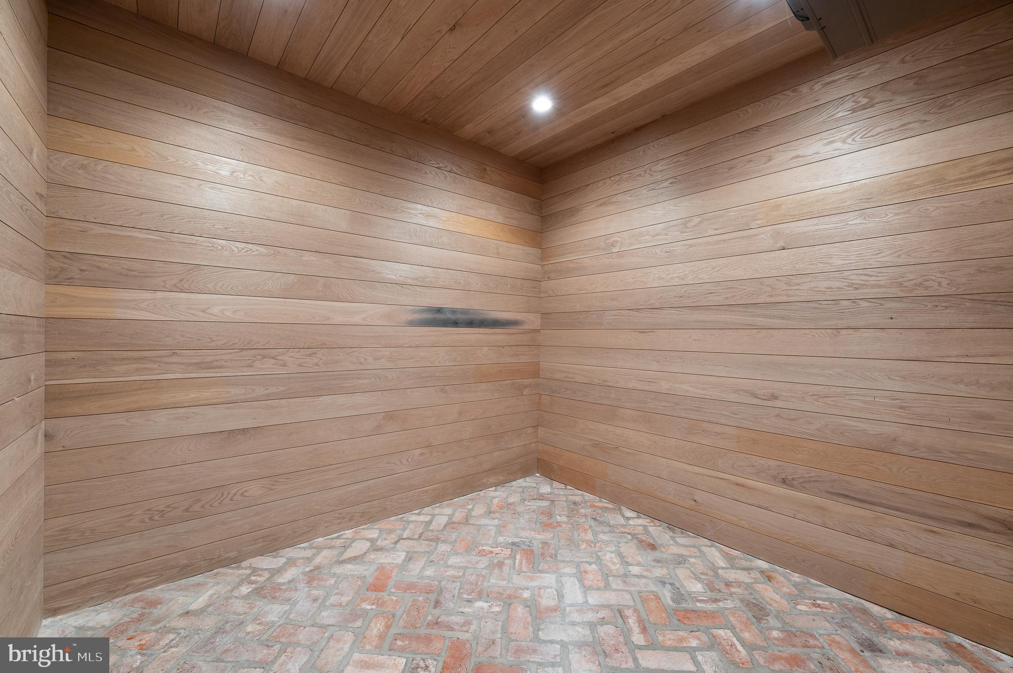 WHITE HORSE - Residential