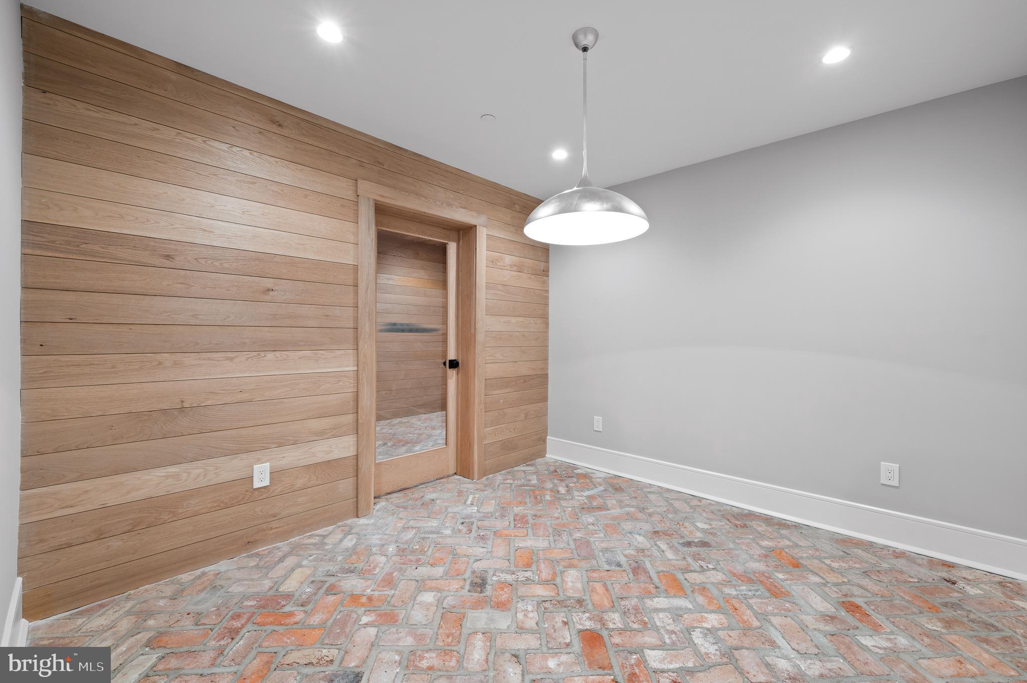 WHITE HORSE - Residential