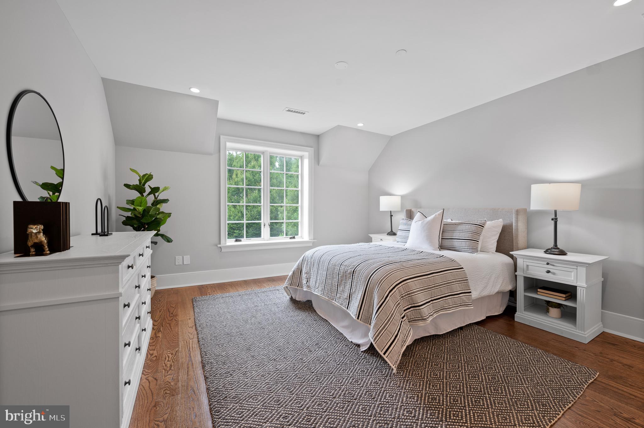 WHITE HORSE - Residential