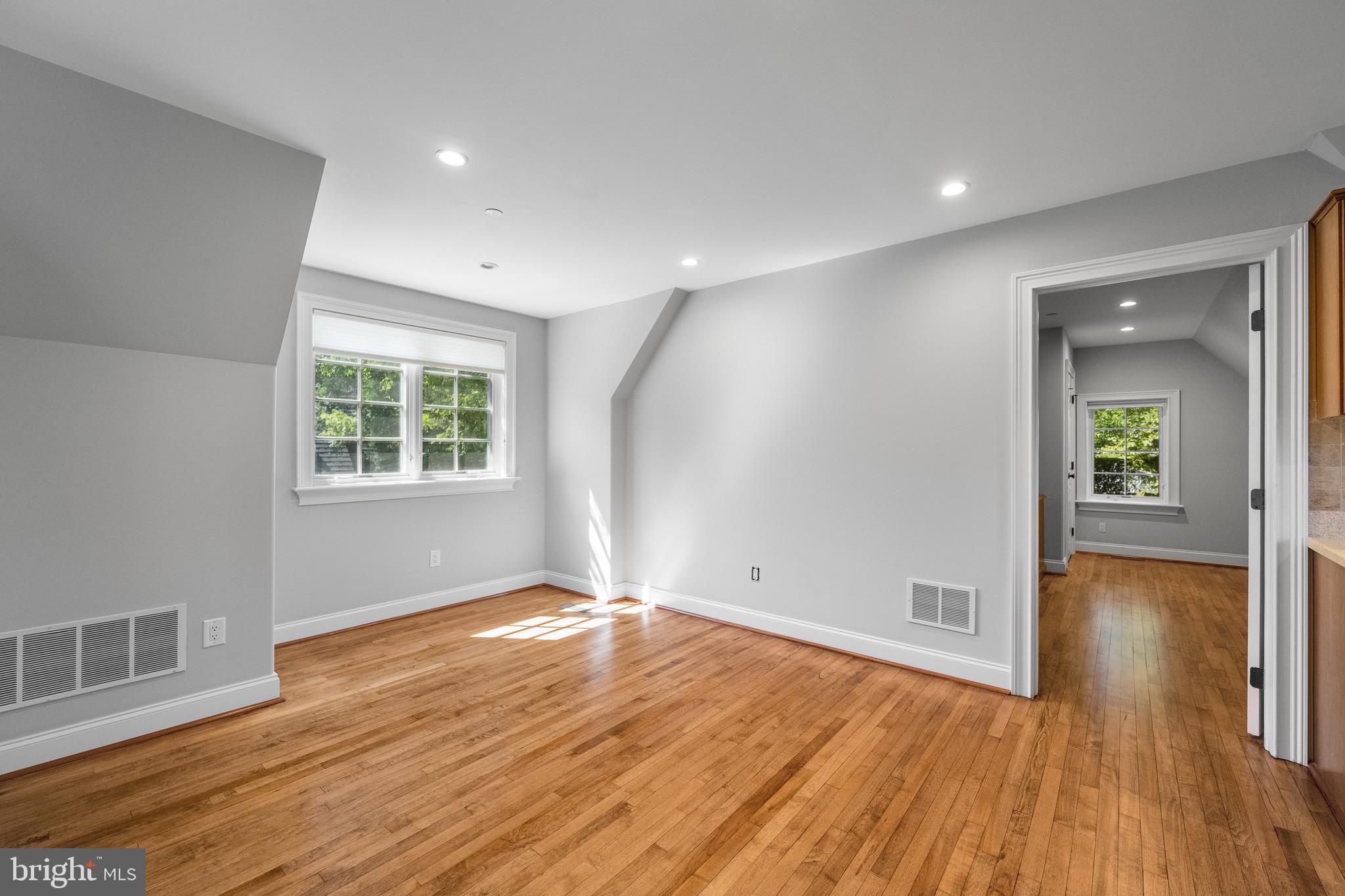 WHITE HORSE - Residential