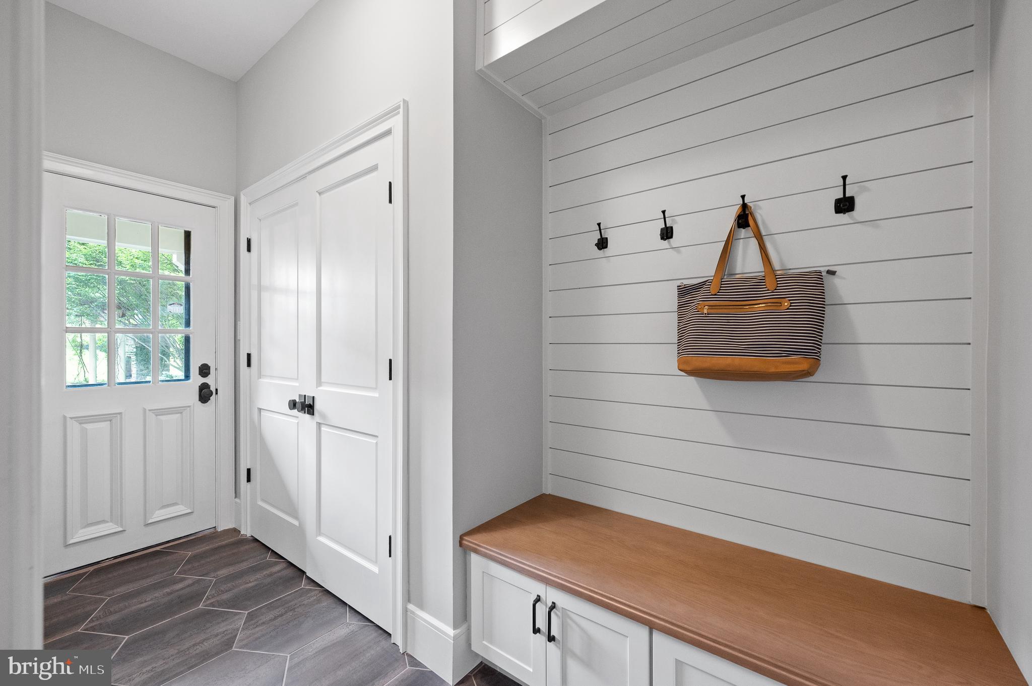 WHITE HORSE - Residential