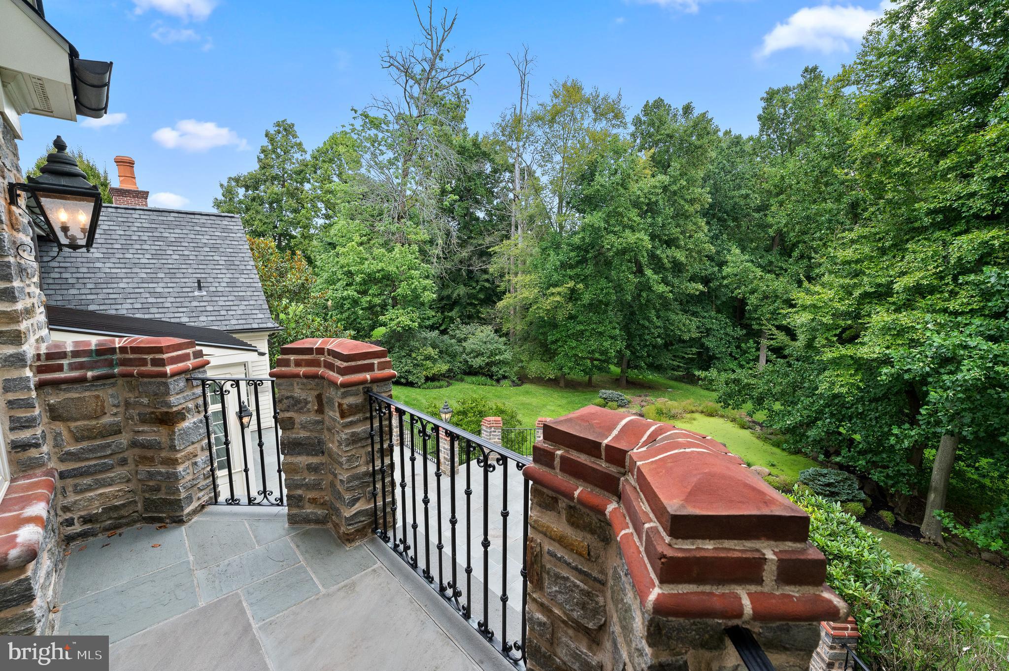 WHITE HORSE - Residential