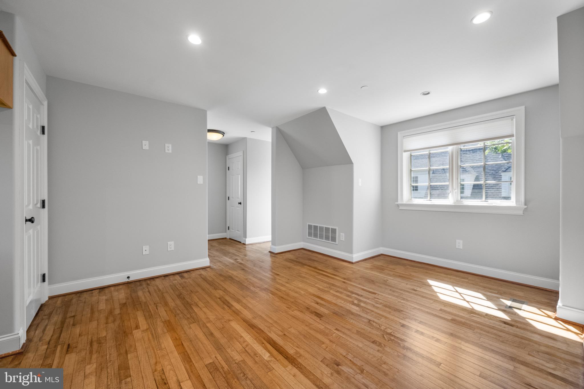 WHITE HORSE - Residential