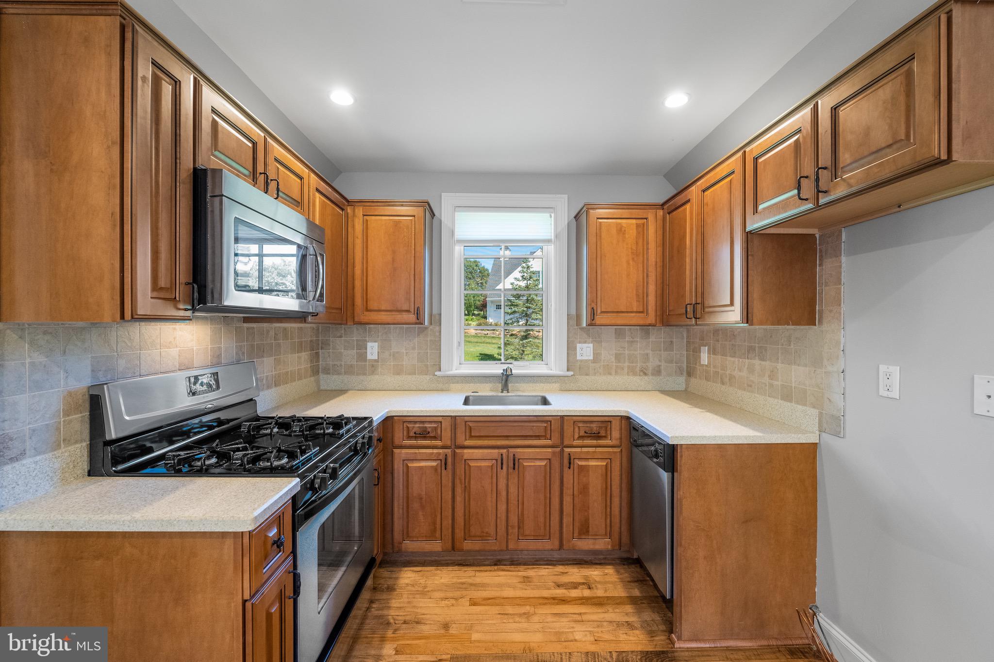 WHITE HORSE - Residential