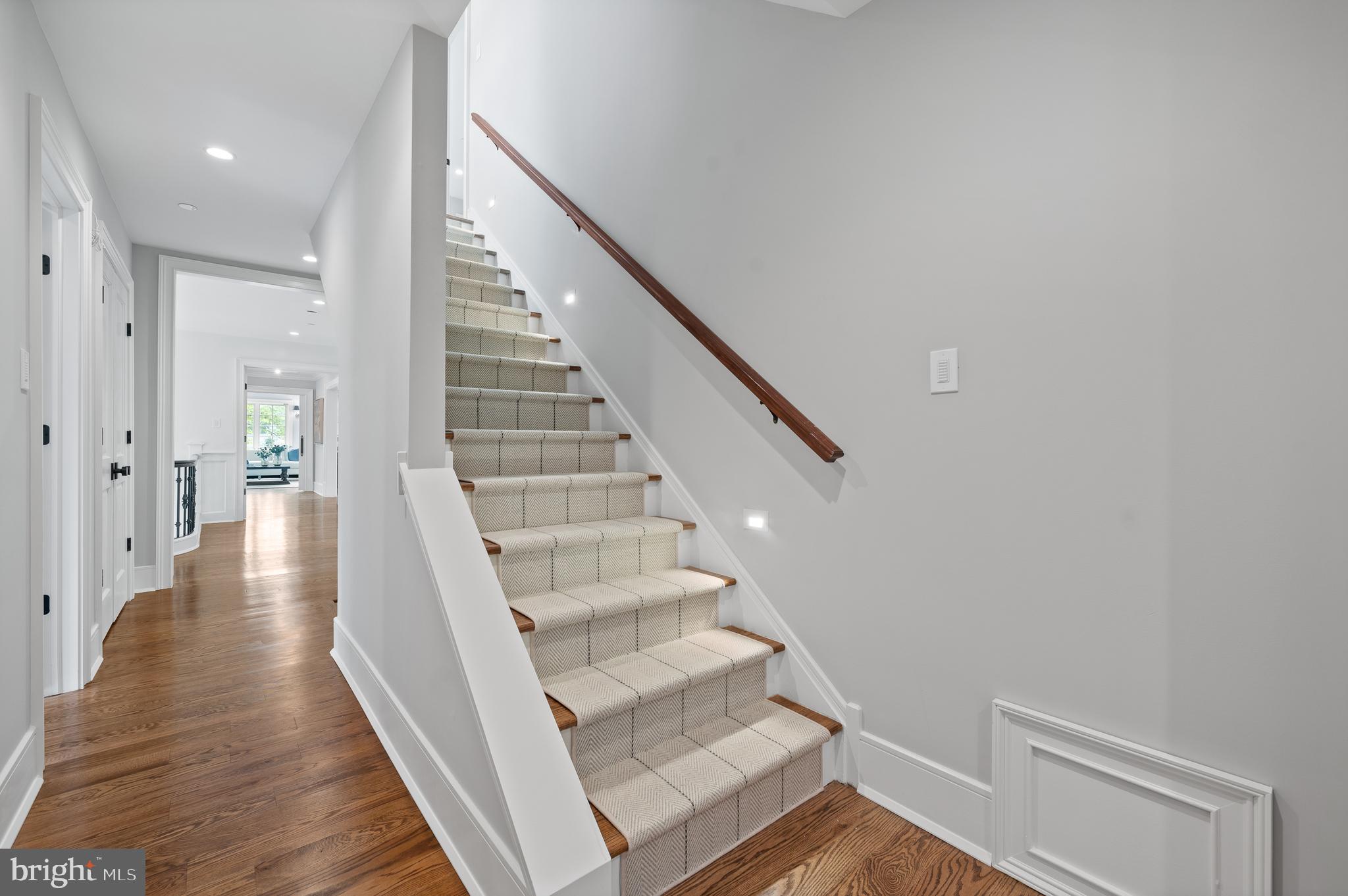 WHITE HORSE - Residential