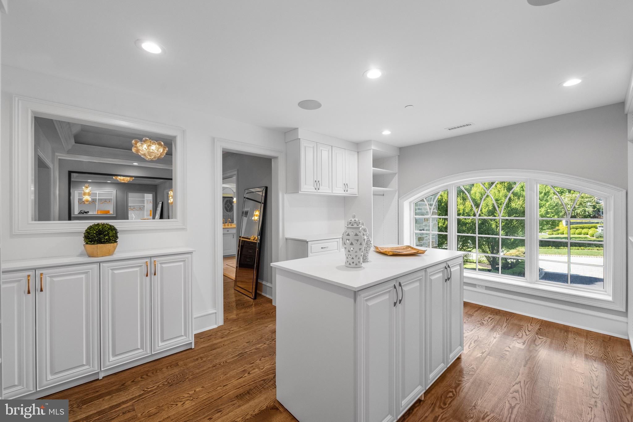 WHITE HORSE - Residential