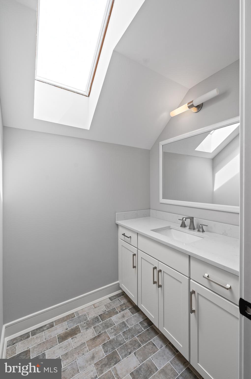 WHITE HORSE - Residential