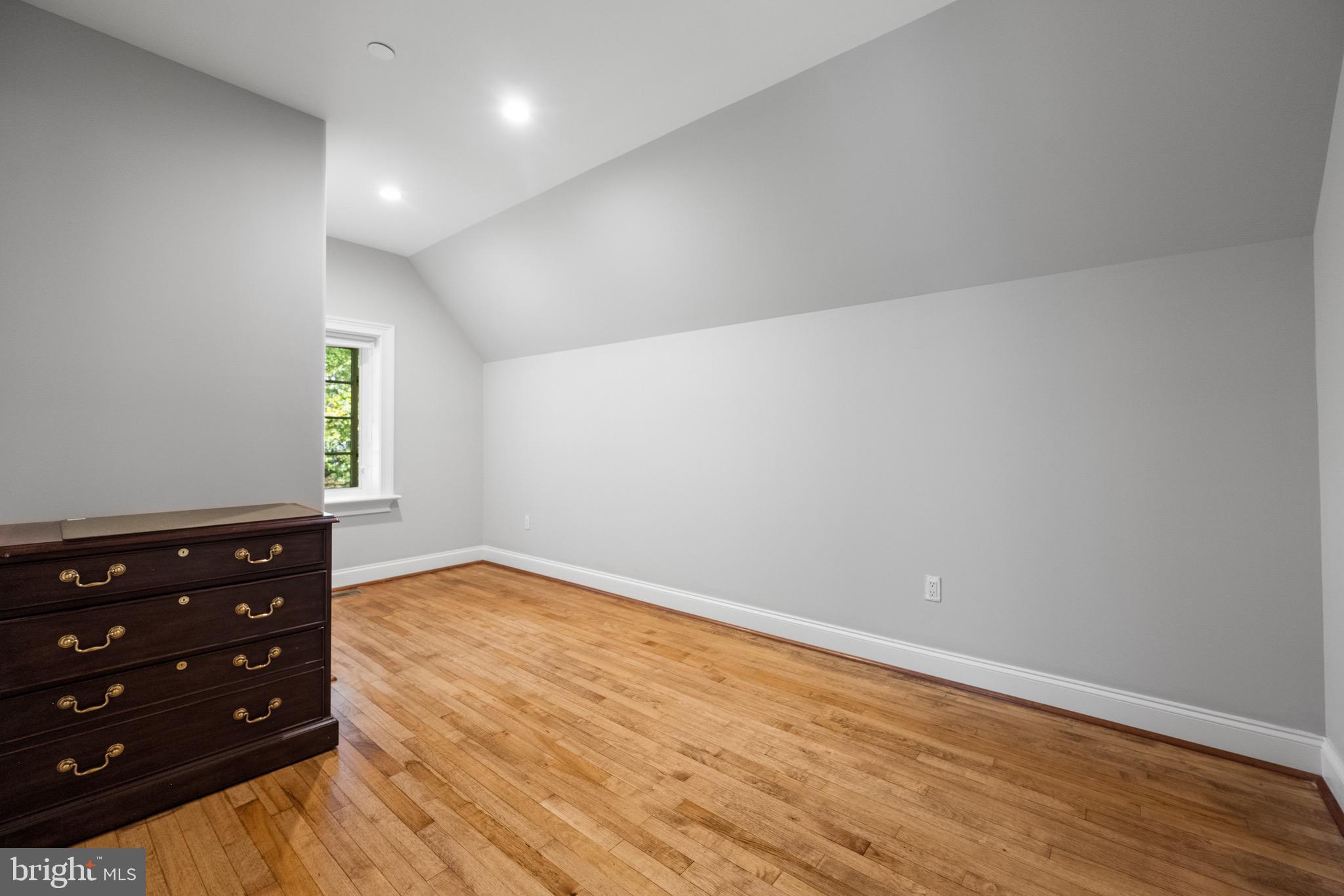 WHITE HORSE - Residential