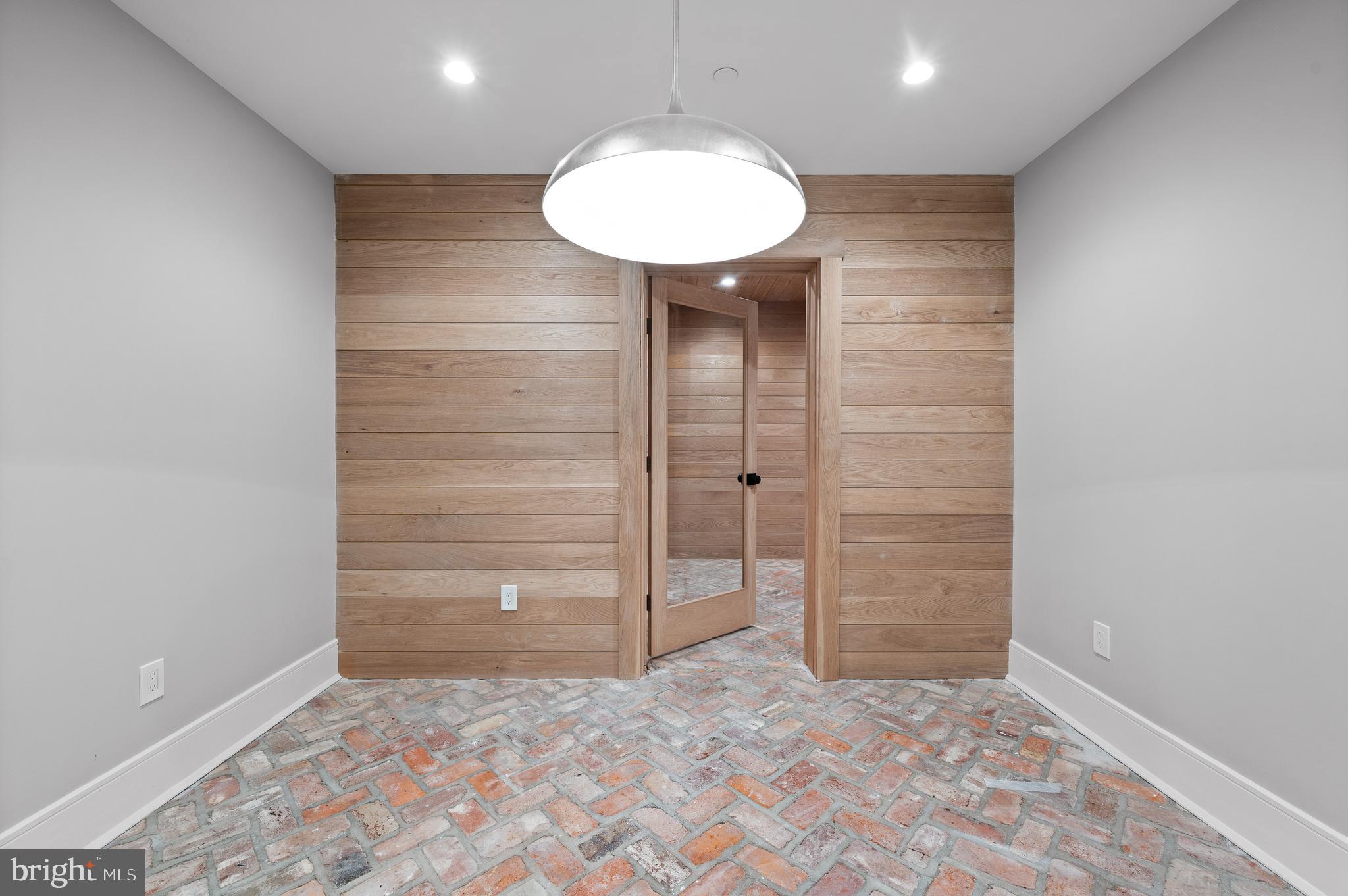 WHITE HORSE - Residential